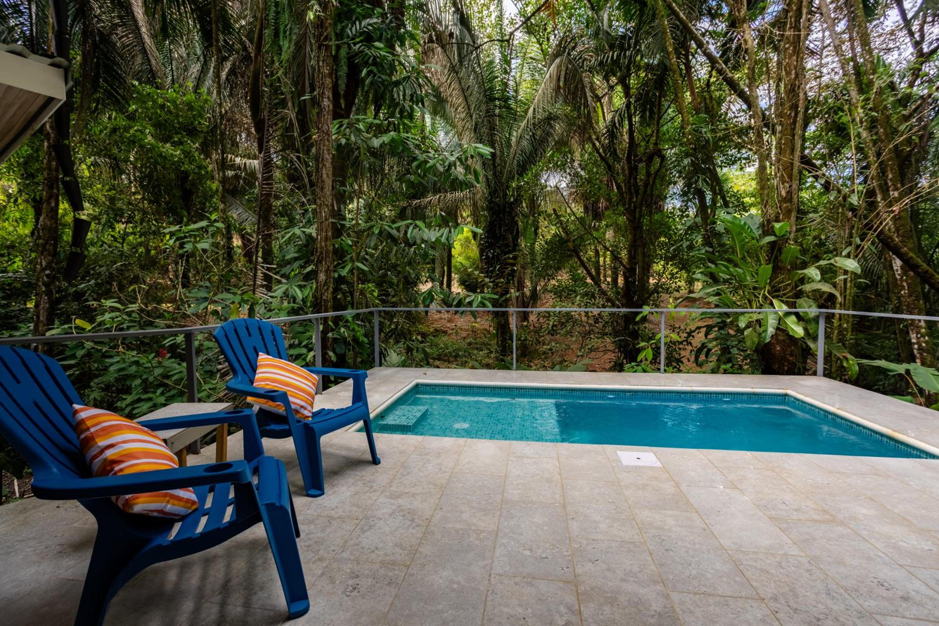 Casa Serena - Tranquil Jungle Gem Near the Beach