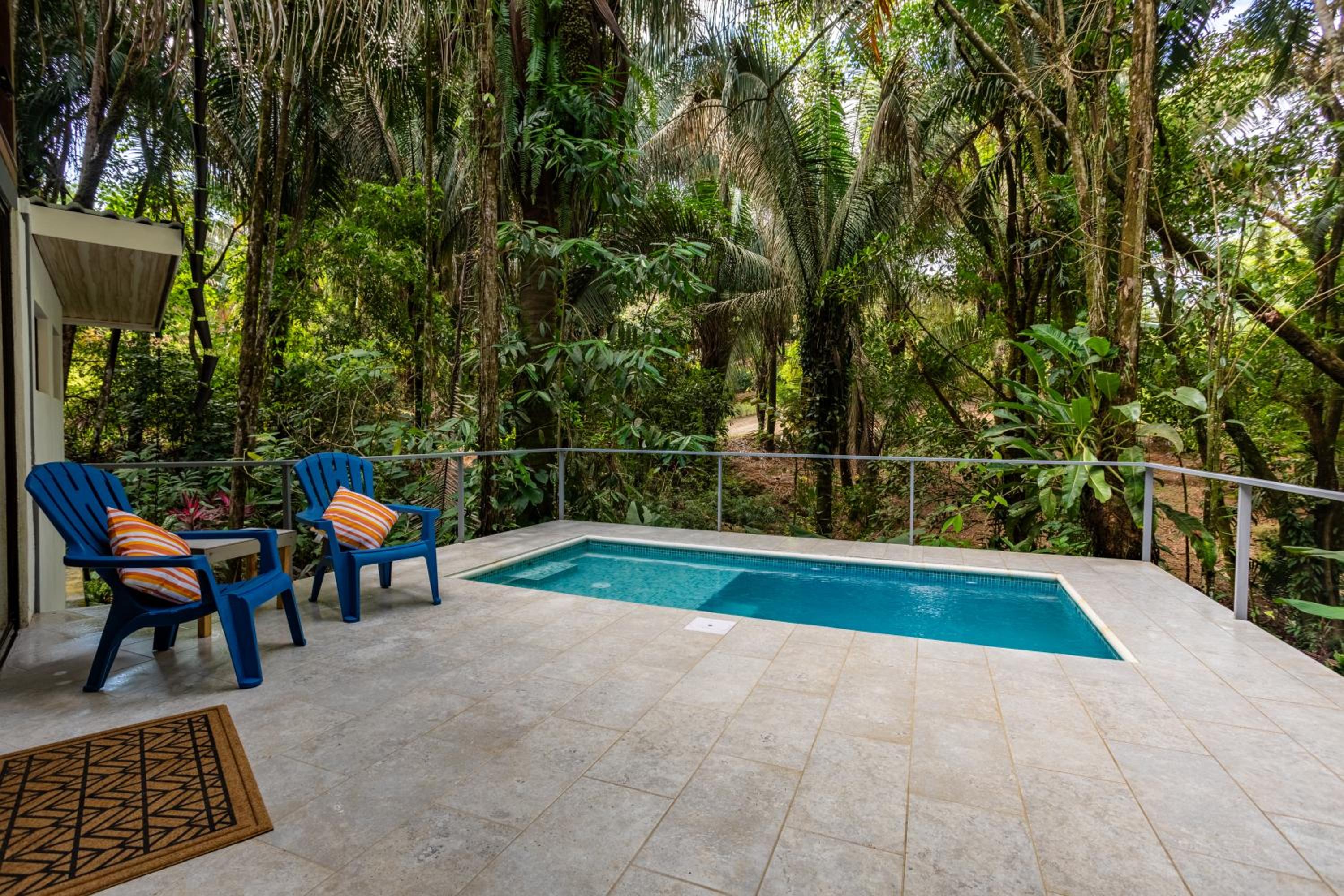 Casa Serena - Tranquil Jungle Gem Near the Beach