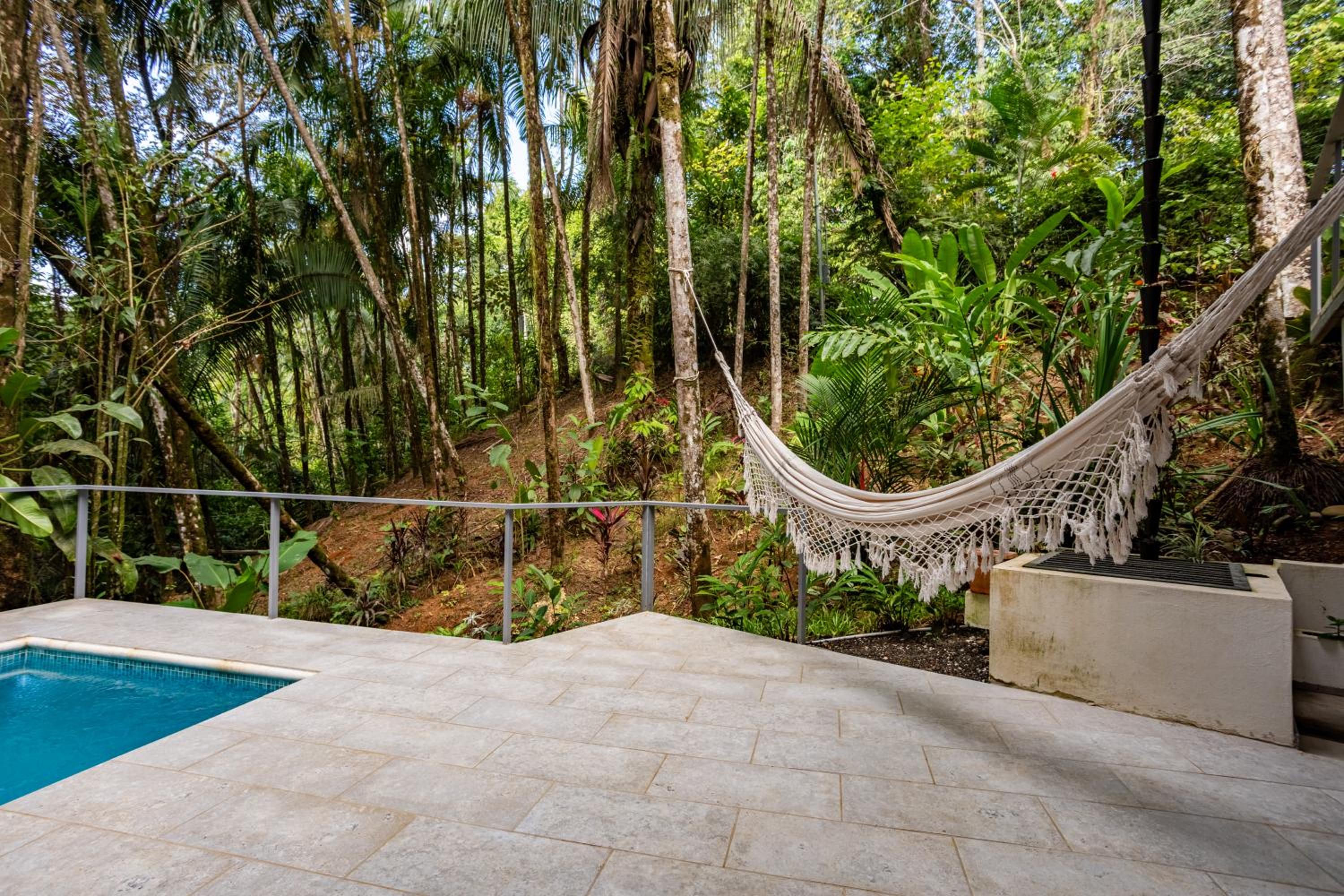 Casa Serena - Tranquil Jungle Gem Near the Beach