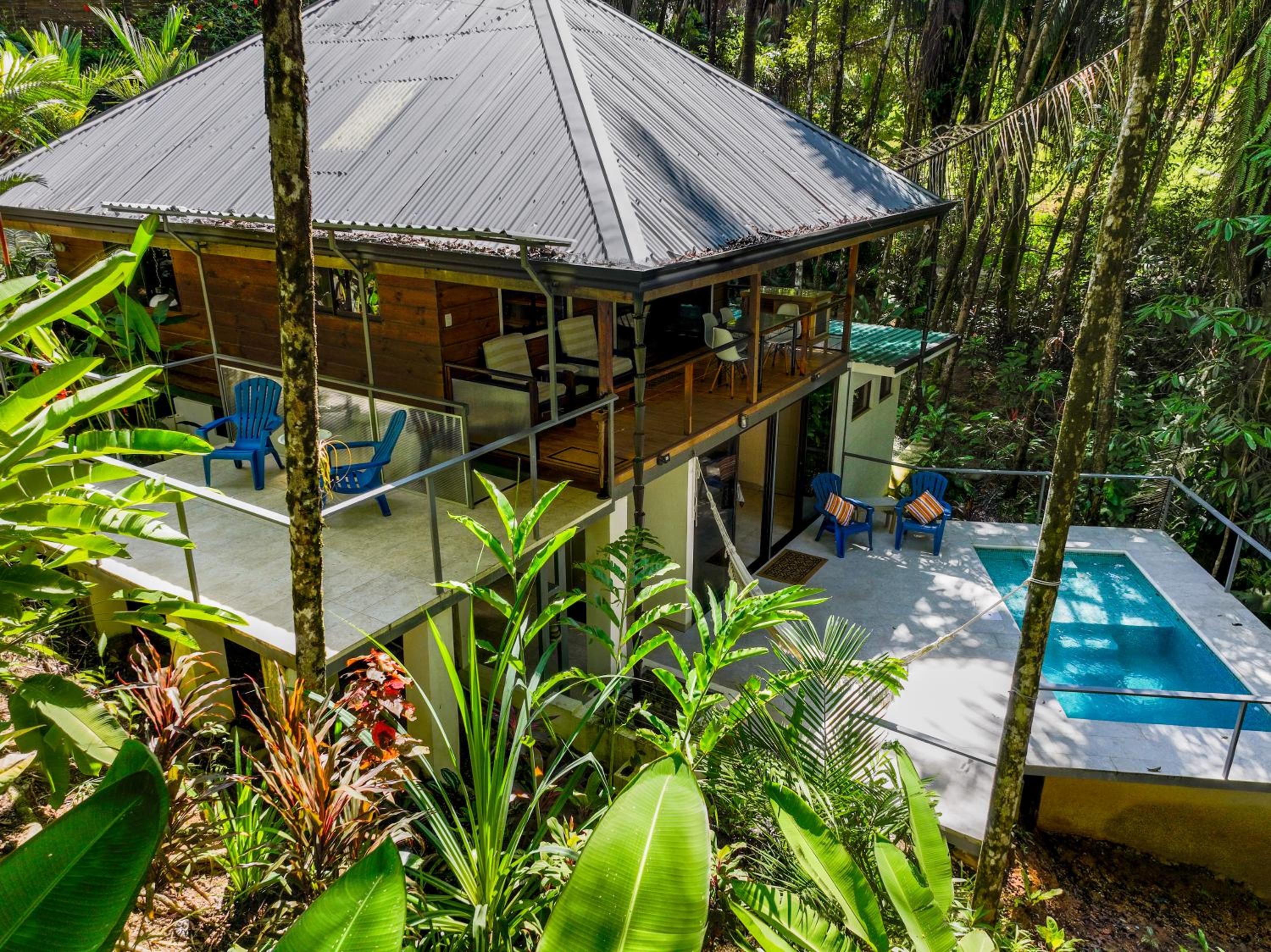 Casa Serena - Tranquil Jungle Gem Near the Beach