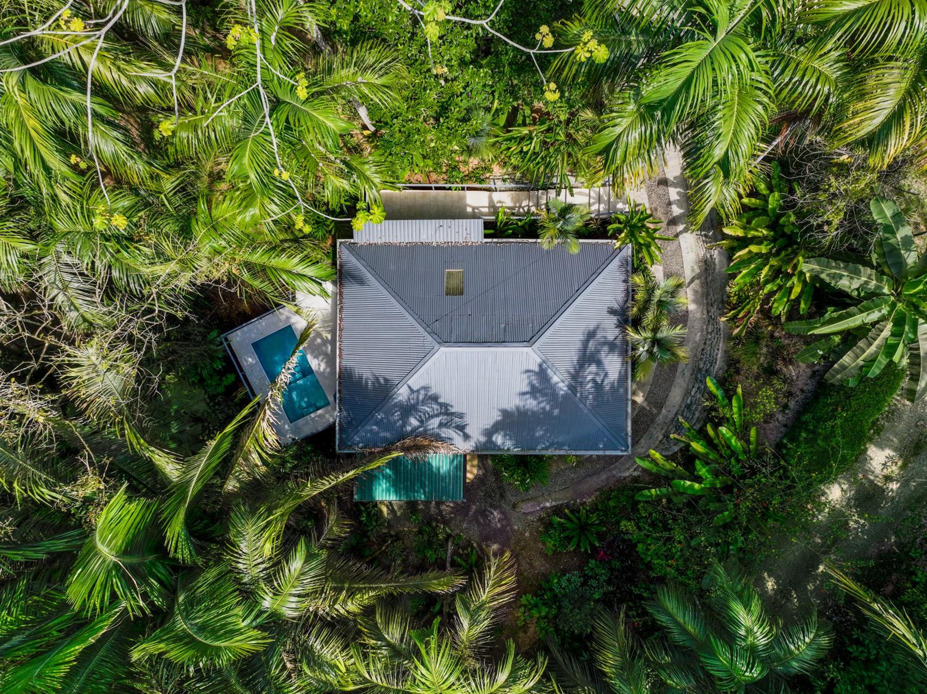 Casa Serena - Tranquil Jungle Gem Near the Beach