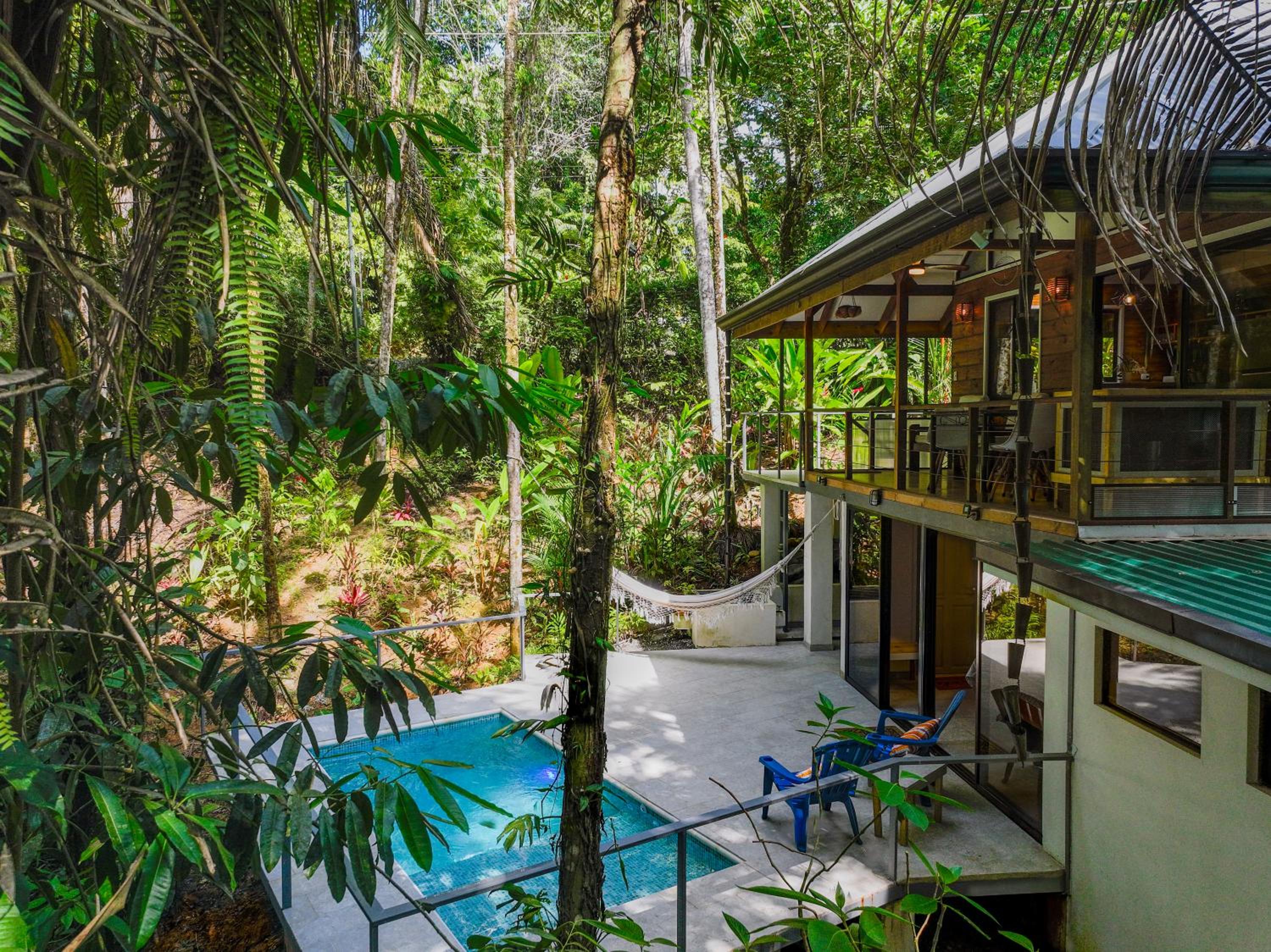 Casa Serena - Tranquil Jungle Gem Near the Beach