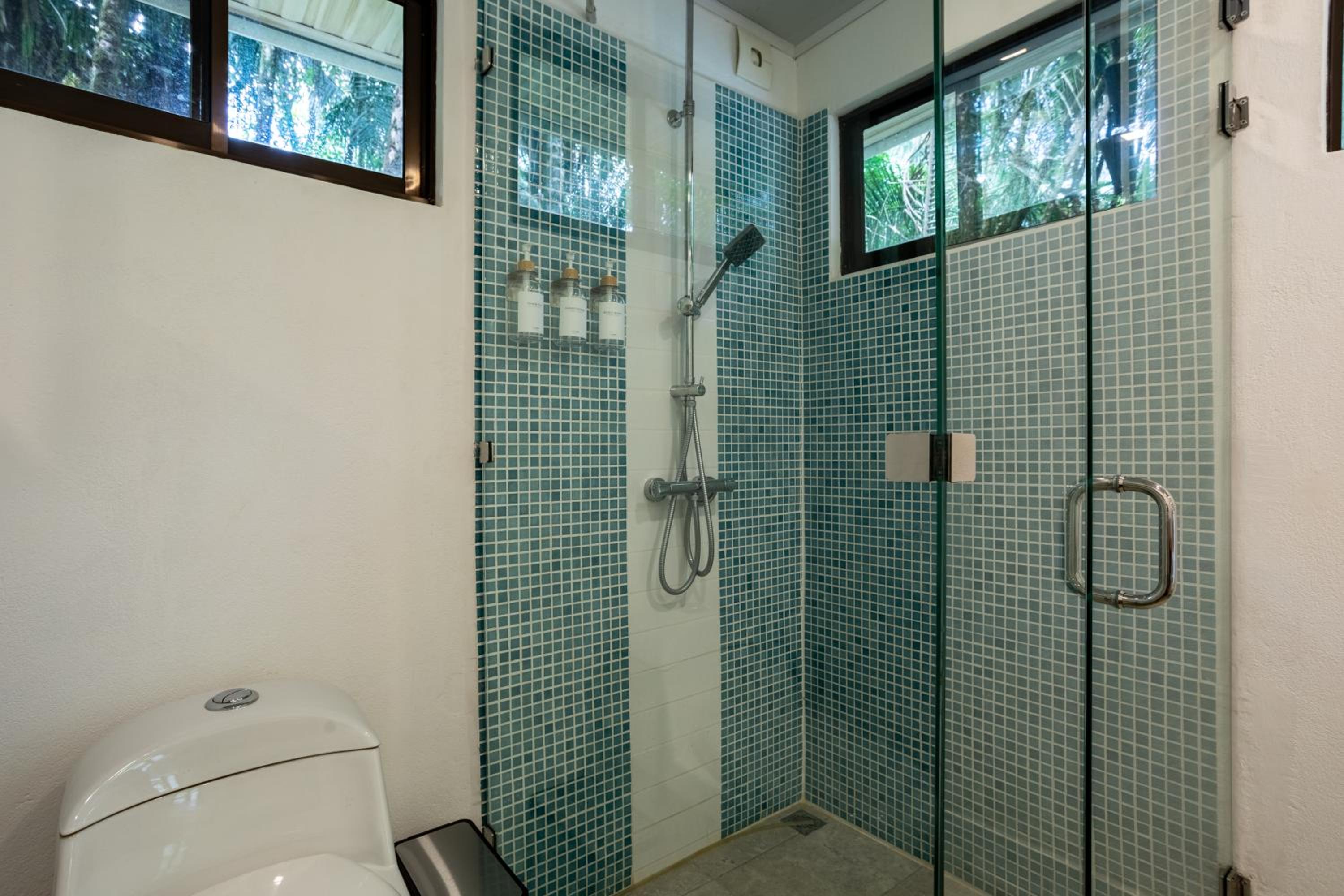 Casa Serena - Tranquil Jungle Gem Near the Beach