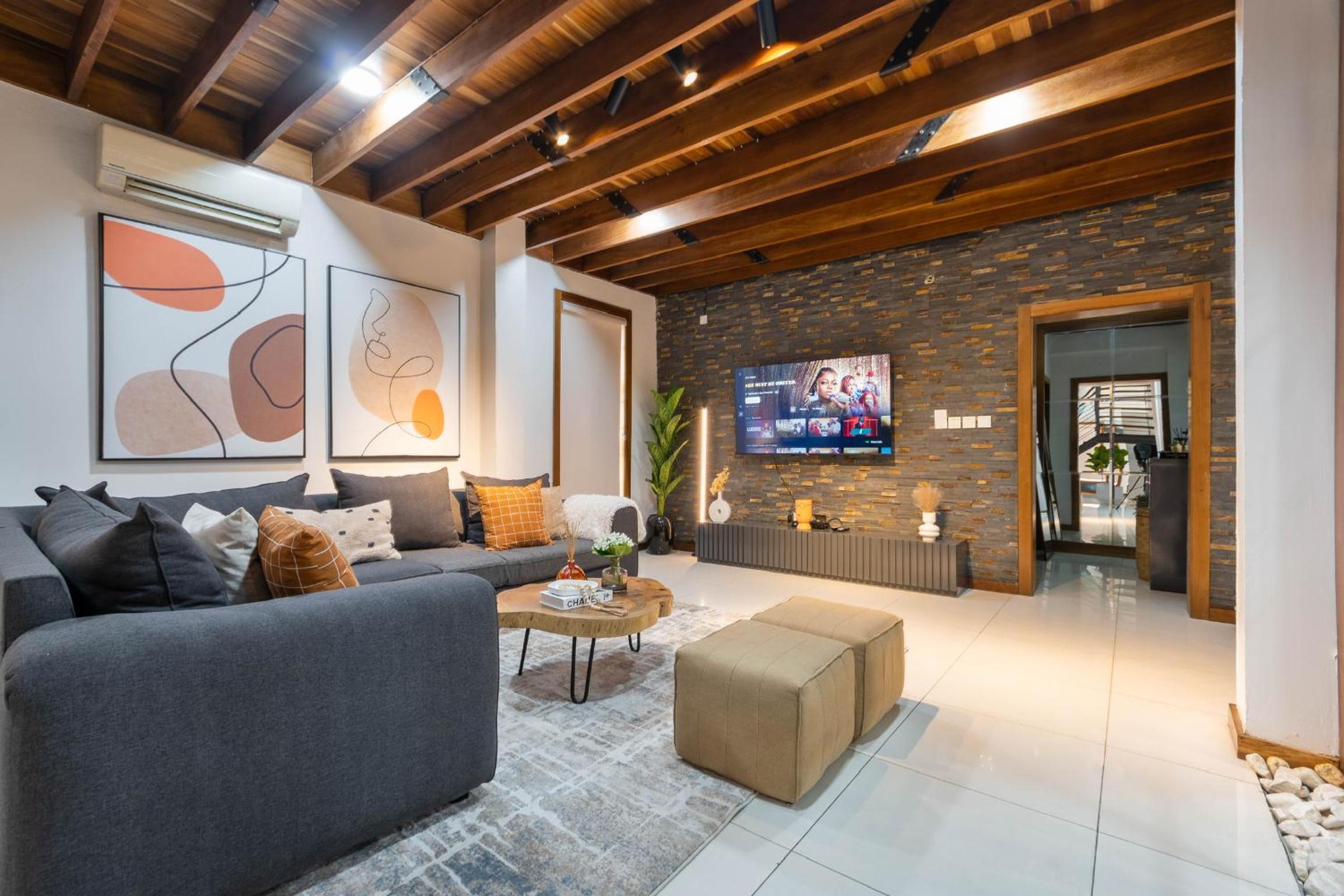 2 bedroom Luxury Art Loft in lekki phase 1 with pool view 5