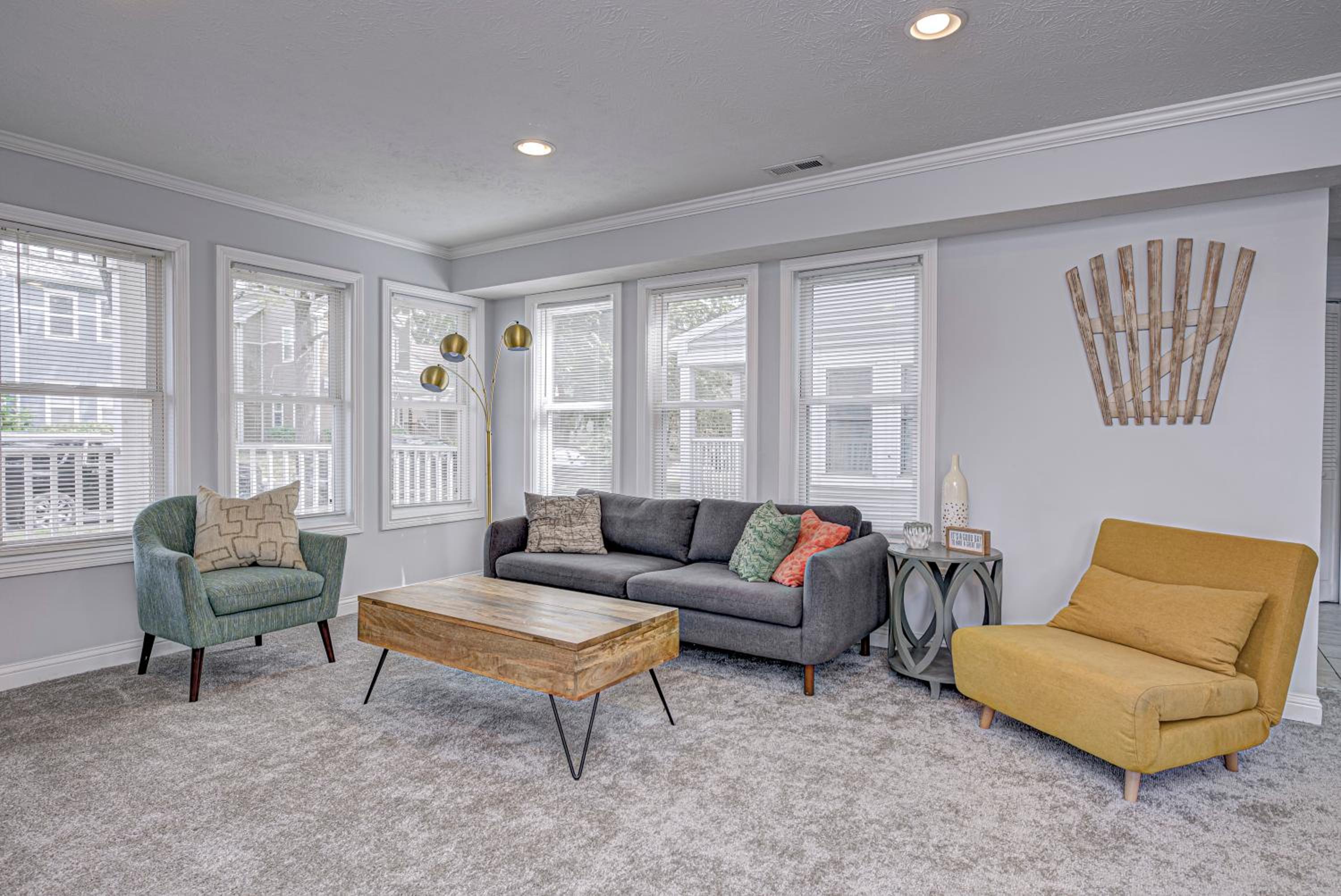 Perfect Central Location, Lots Of Space and Dining Within Steps! view 4