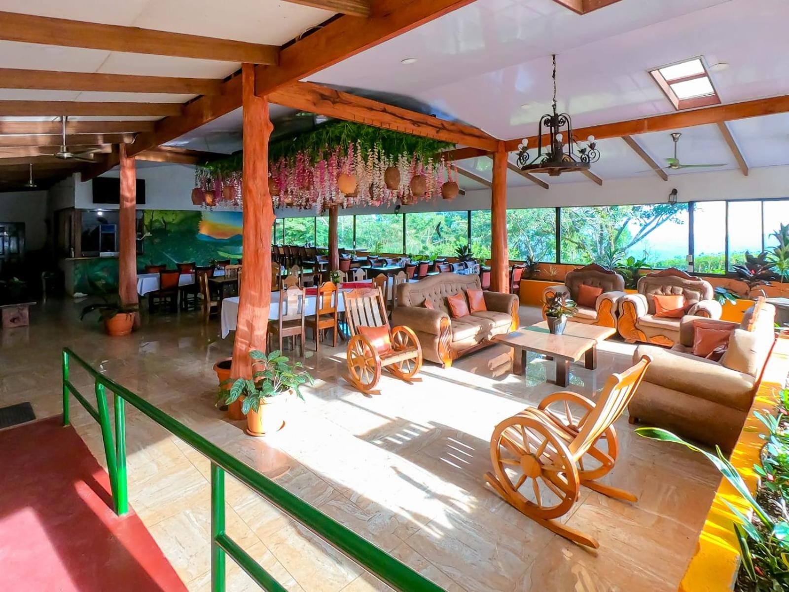 Hotel y Puentes Colgantes Heliconias Rainforest Lodge