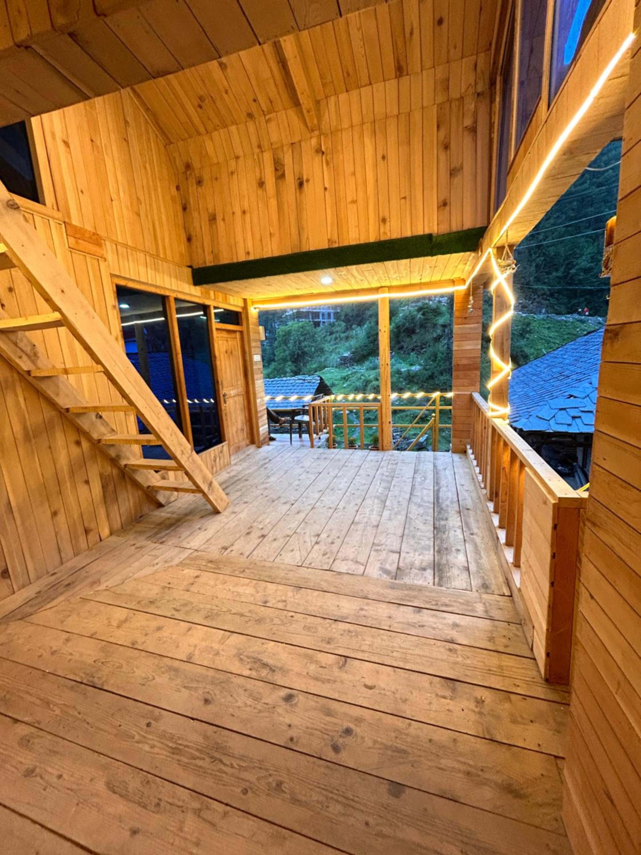 Alpine Homestay at Gadagusain