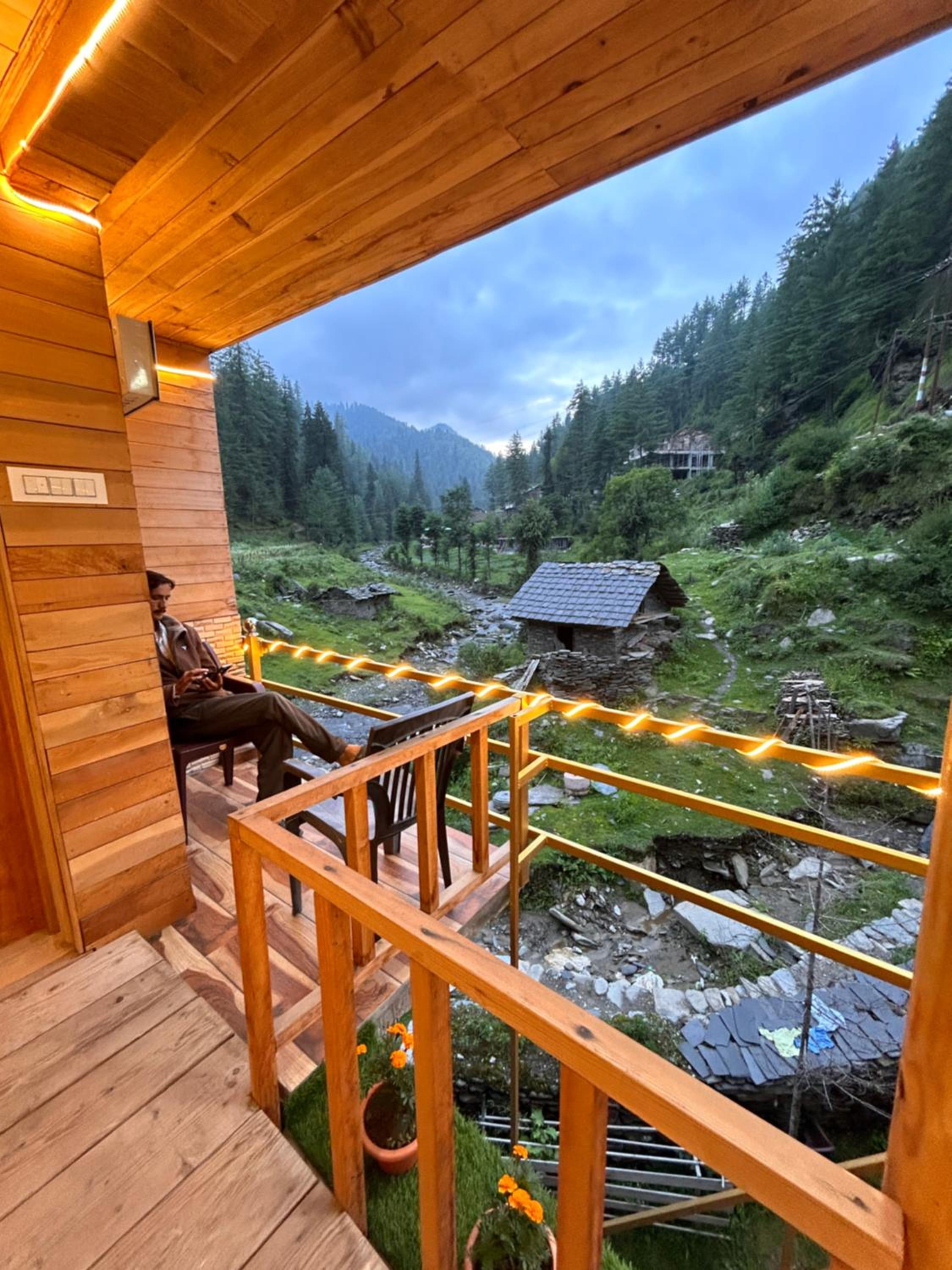 Alpine Homestay at Gadagusain