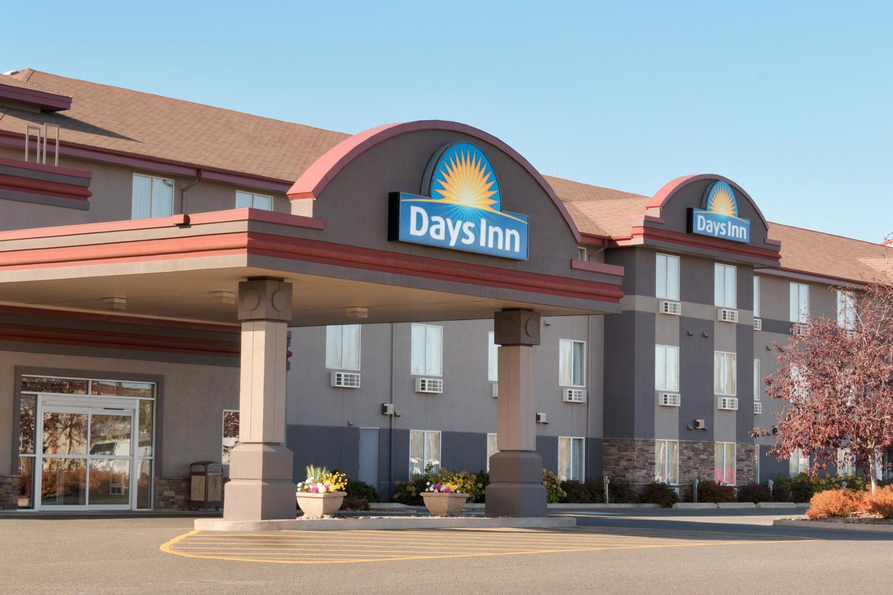 Thunder Bay Vacations - Days Inn  Suites by Wyndham Thunder Bay - Property Image 2