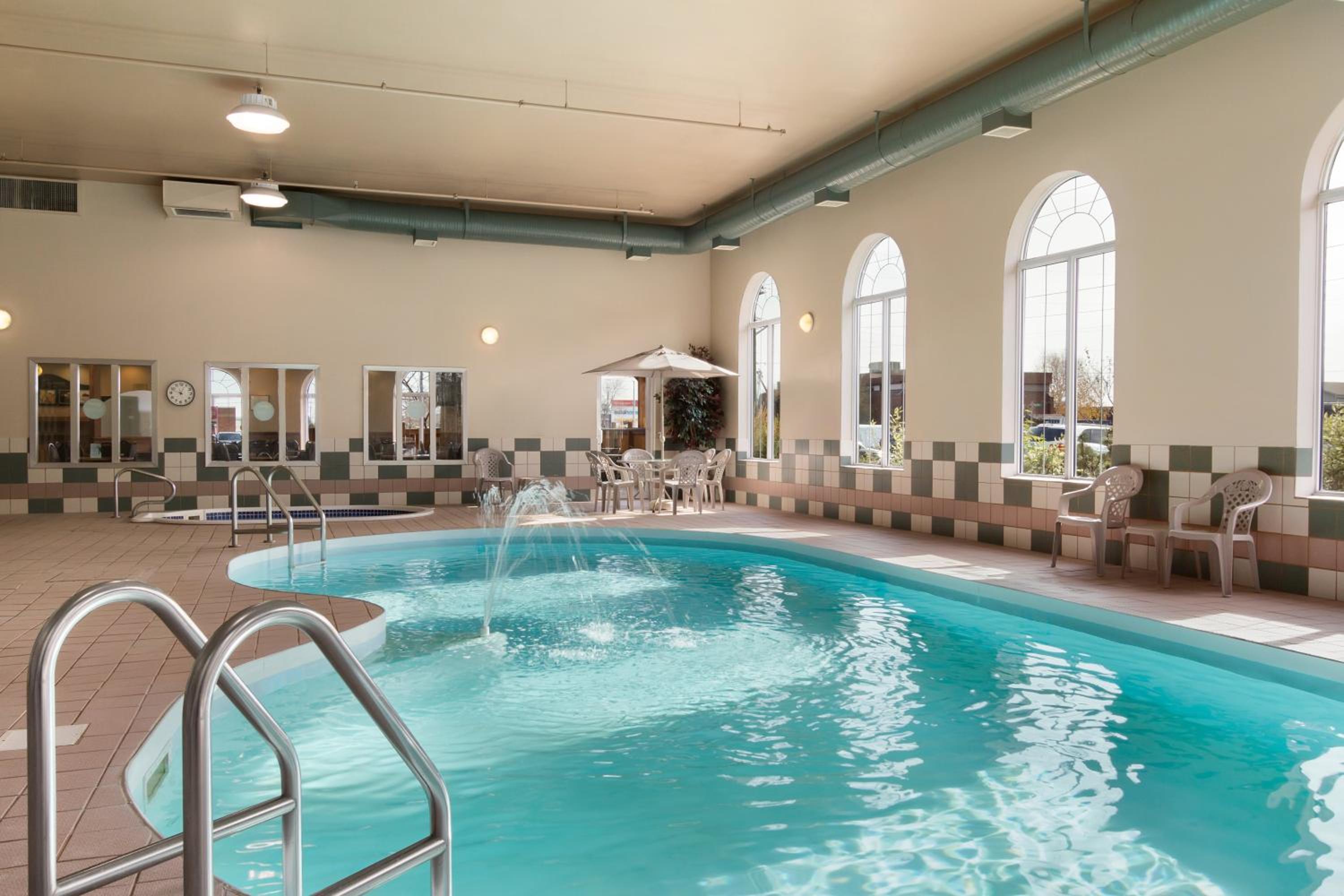Thunder Bay Vacations - Days Inn  Suites by Wyndham Thunder Bay - Property Image 12