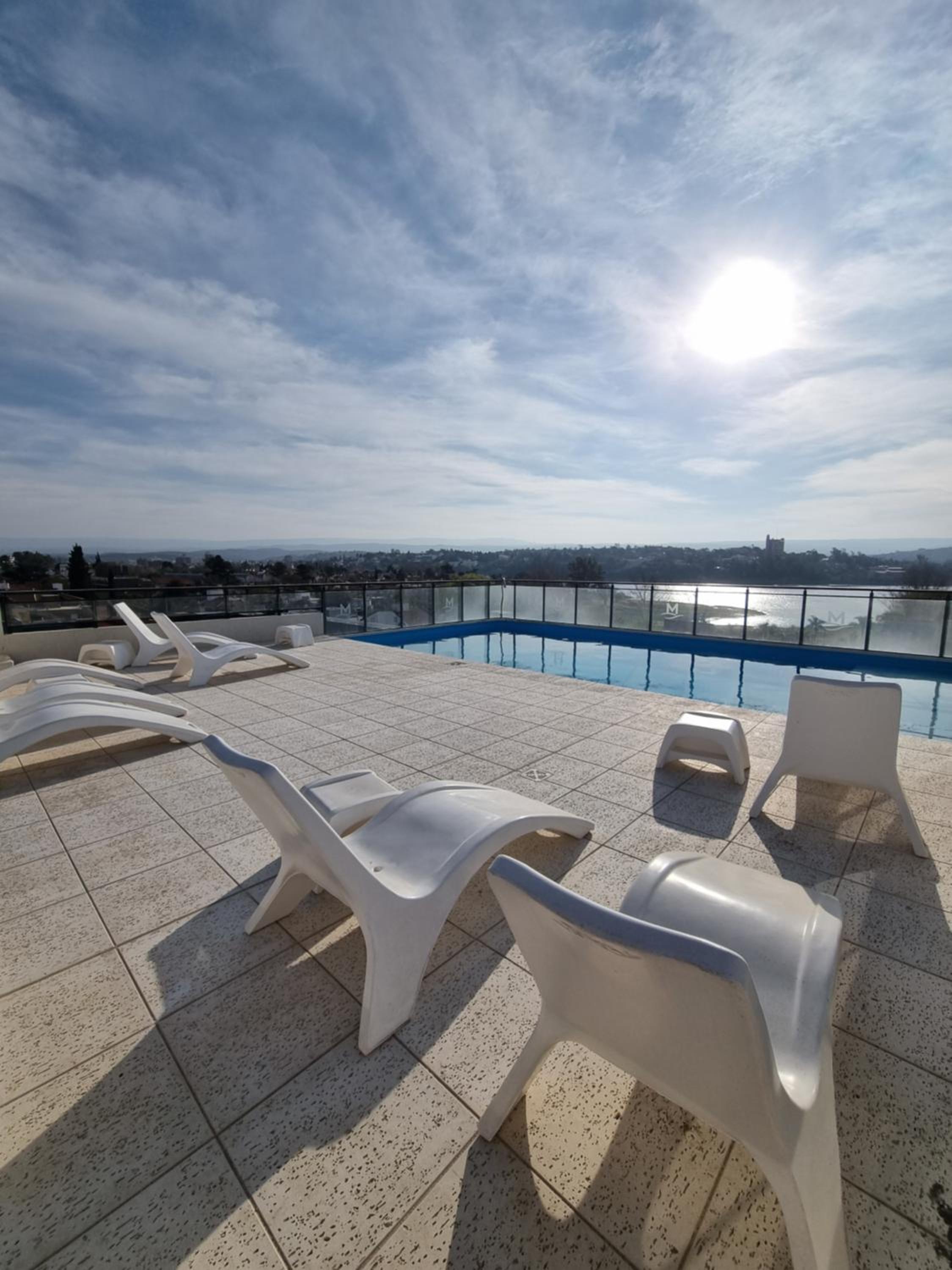 Depto triplex frente el lago