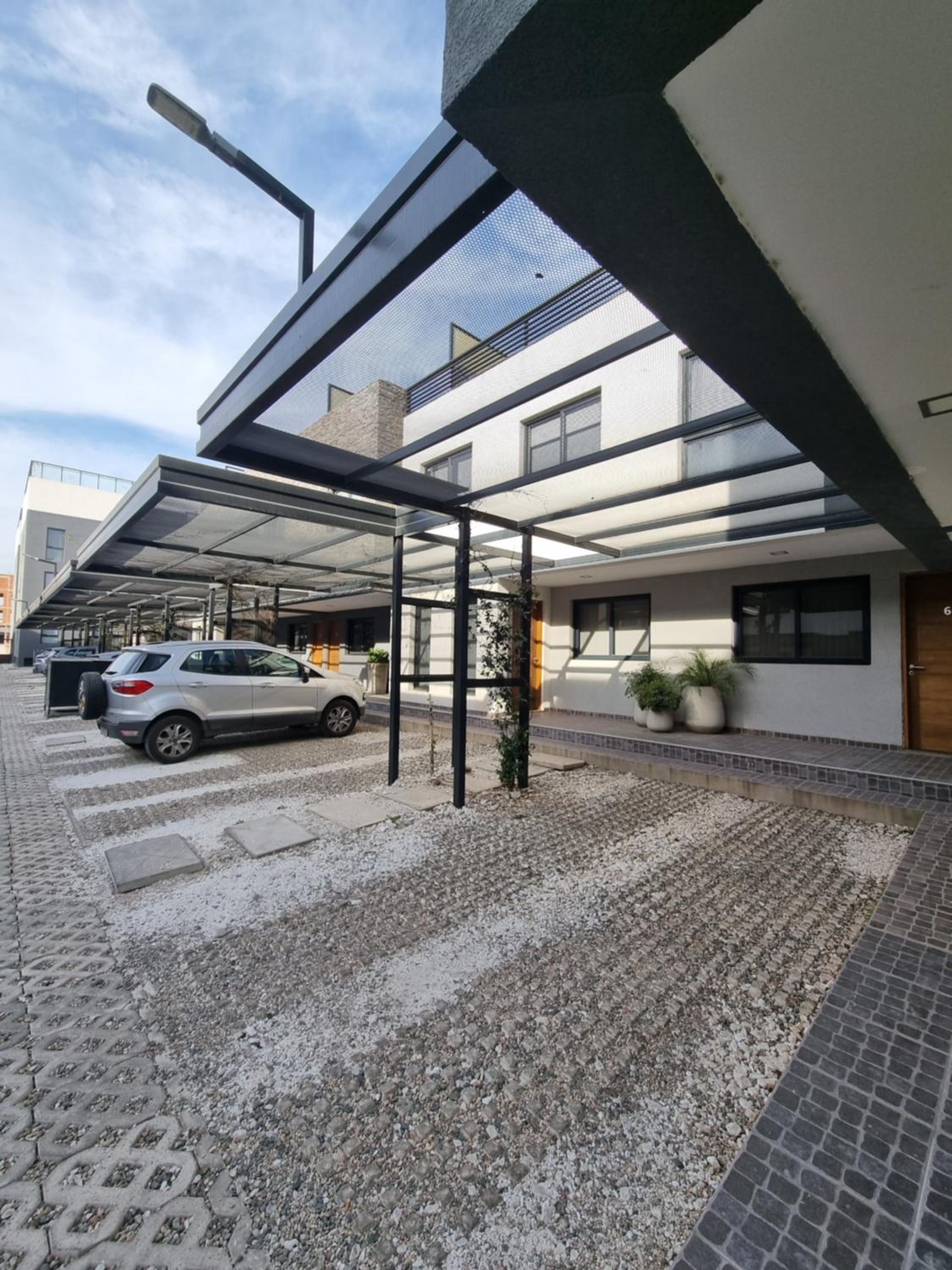 Depto triplex frente el lago