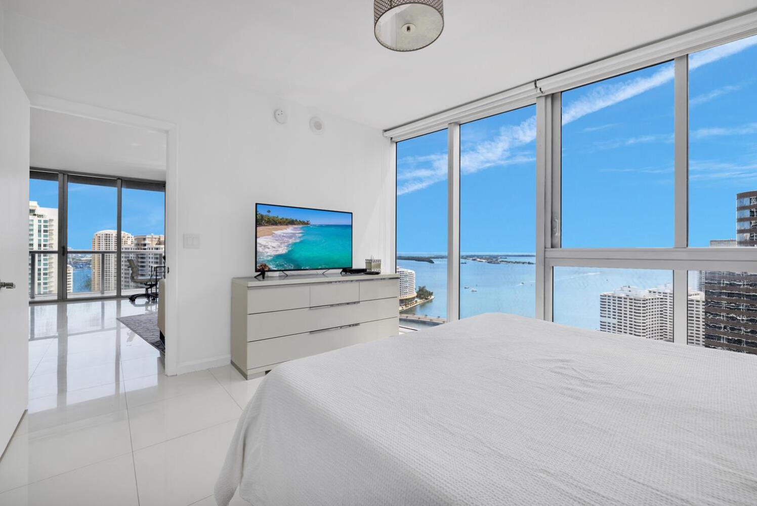 Large Suites in Hotel W with bay views