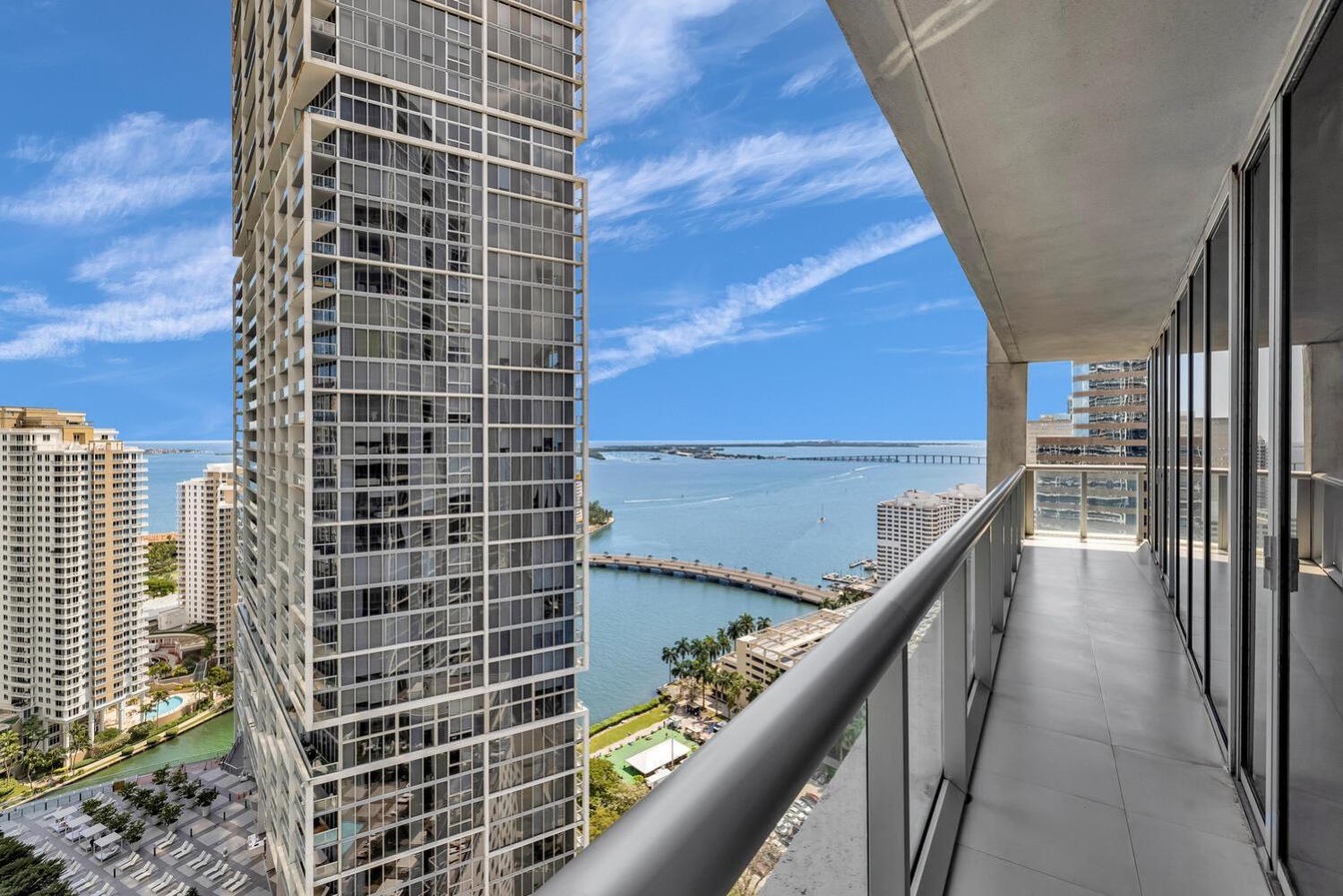 Large Suites in Hotel W with bay views