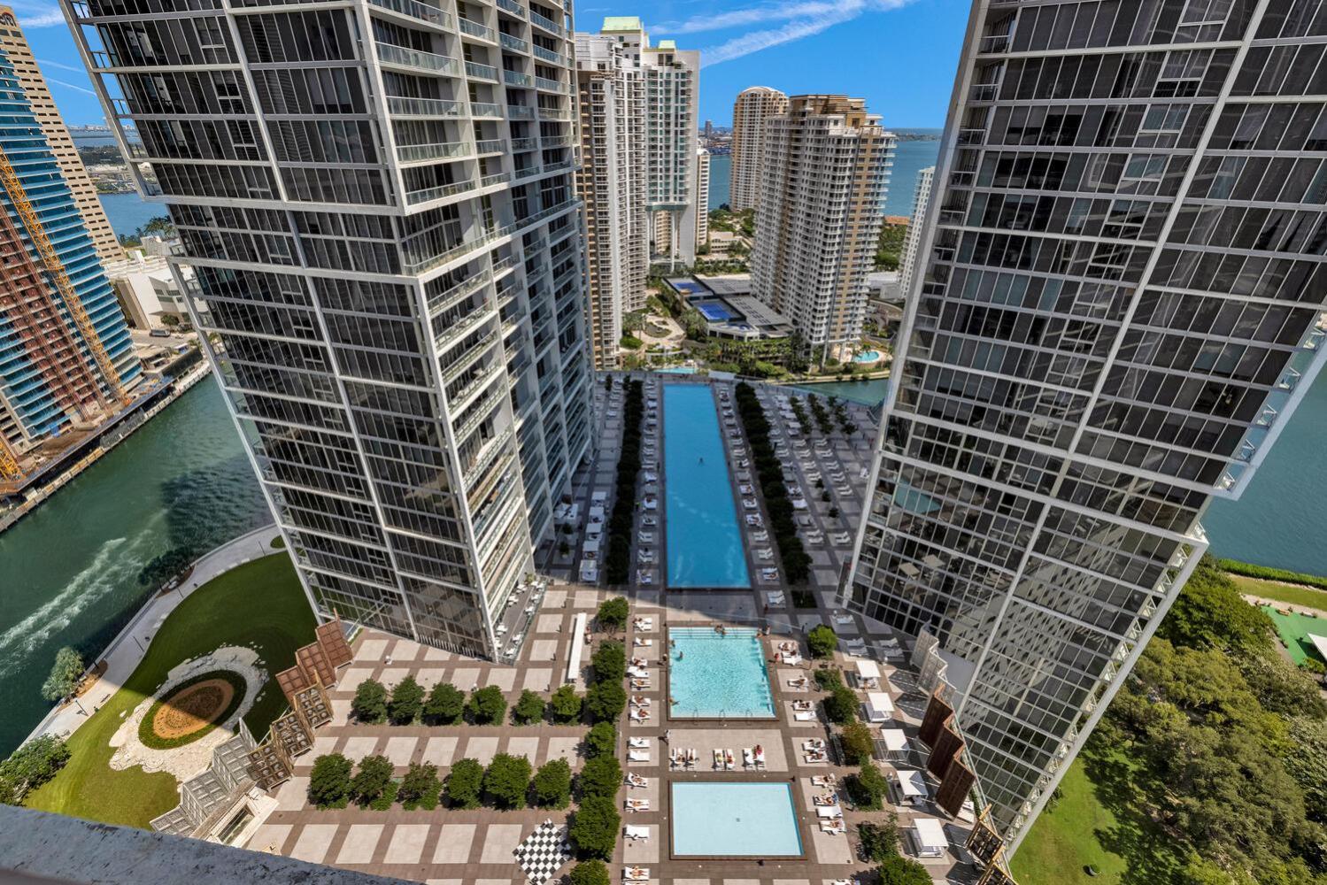 Large Suites in Hotel W with bay views