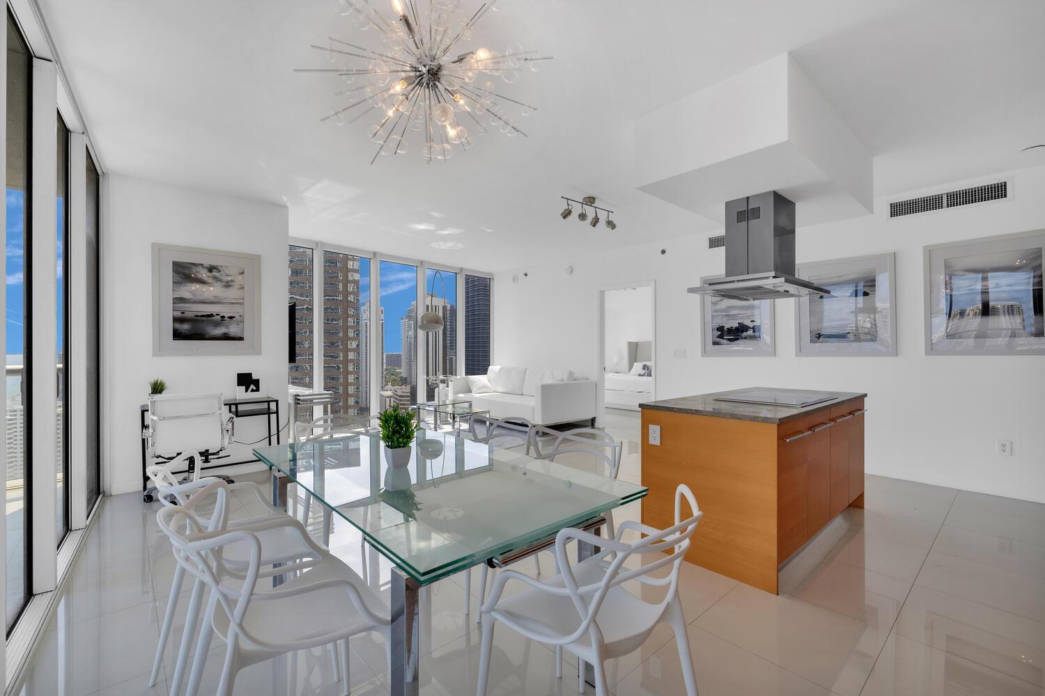 Large Suites in Hotel W with bay views