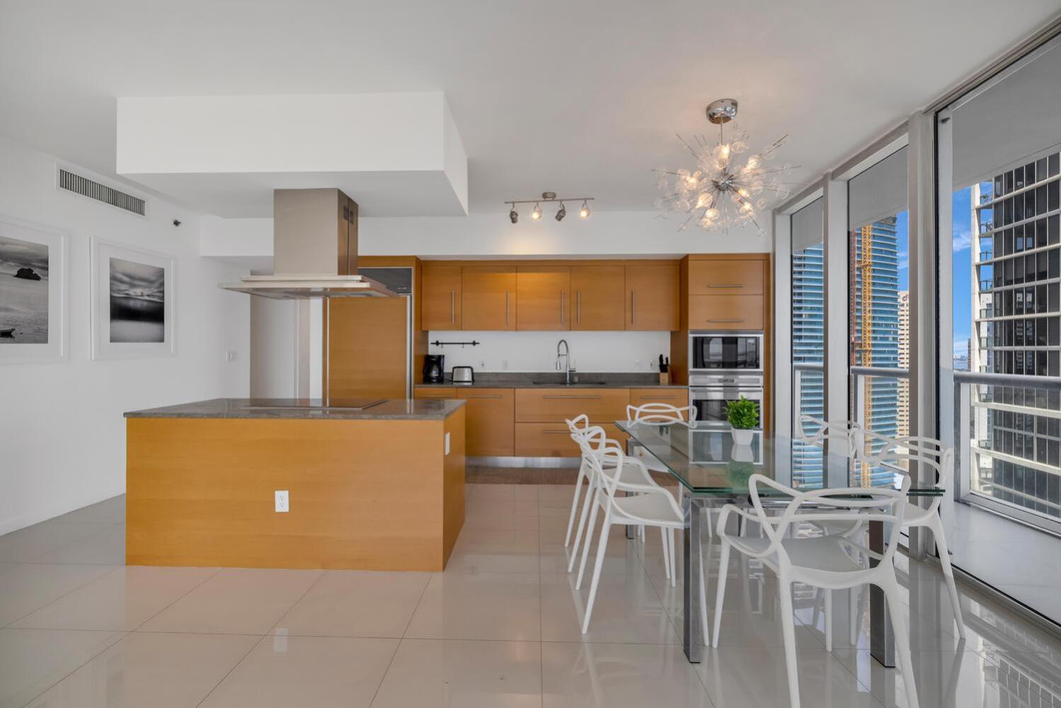 Large Suites in Hotel W with bay views