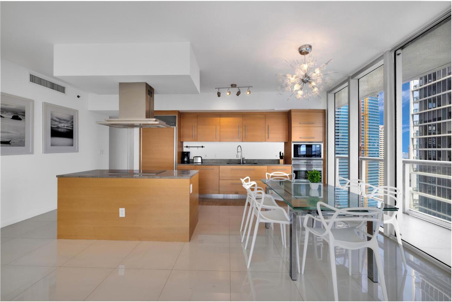 Large Suites in Hotel W with bay views