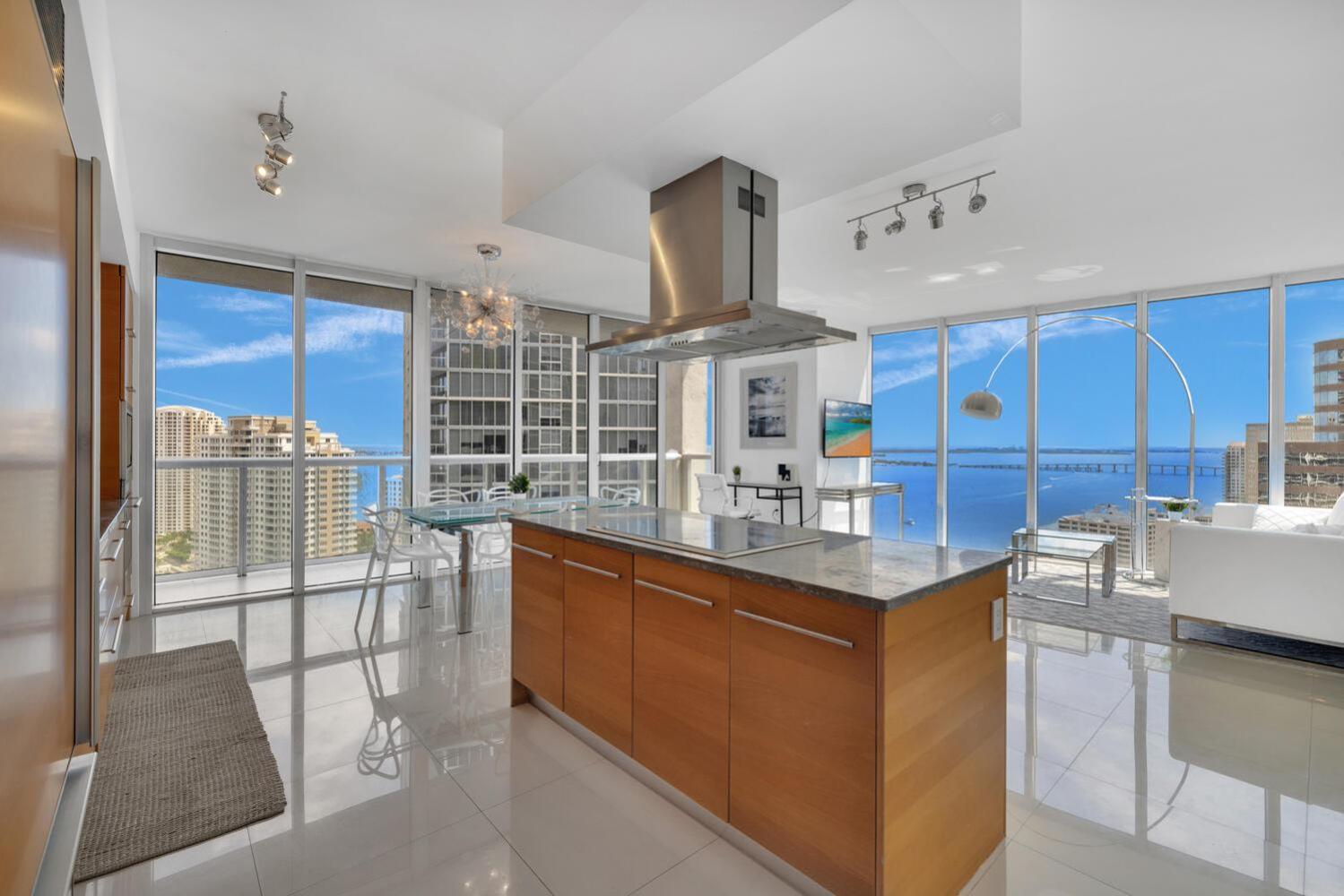 Large Suites in Hotel W with bay views