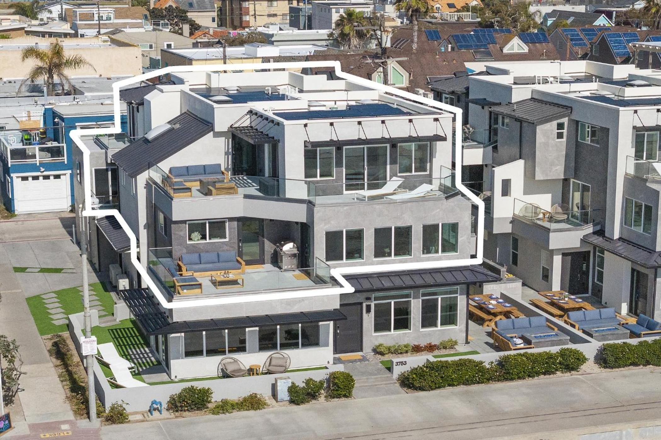 B5130 Bluewater Oceanfront 2 North view 3