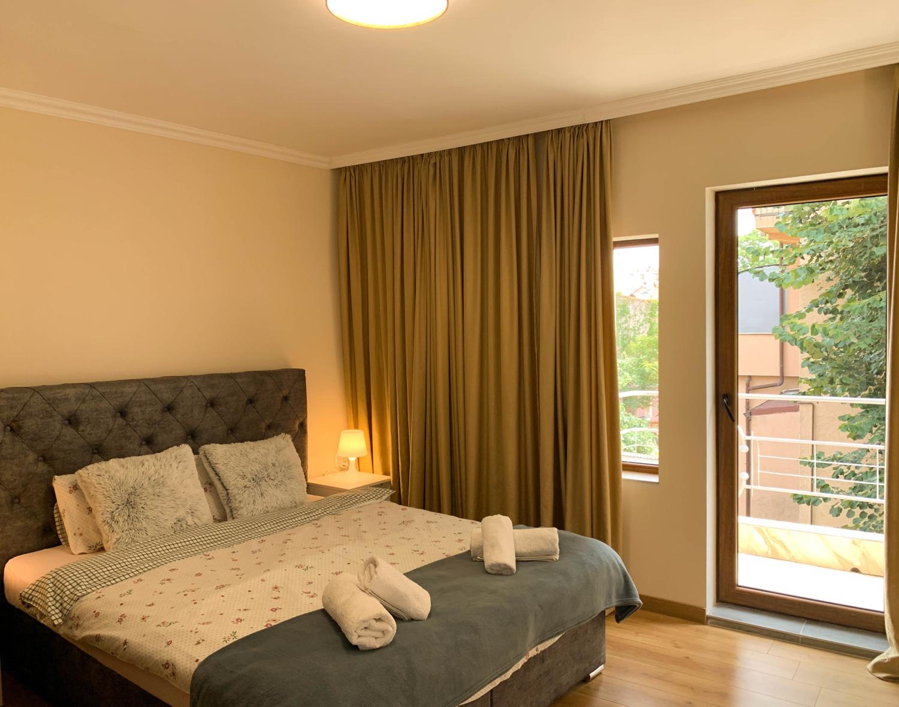 2-Bedroom Flat - Sunny Balcony
