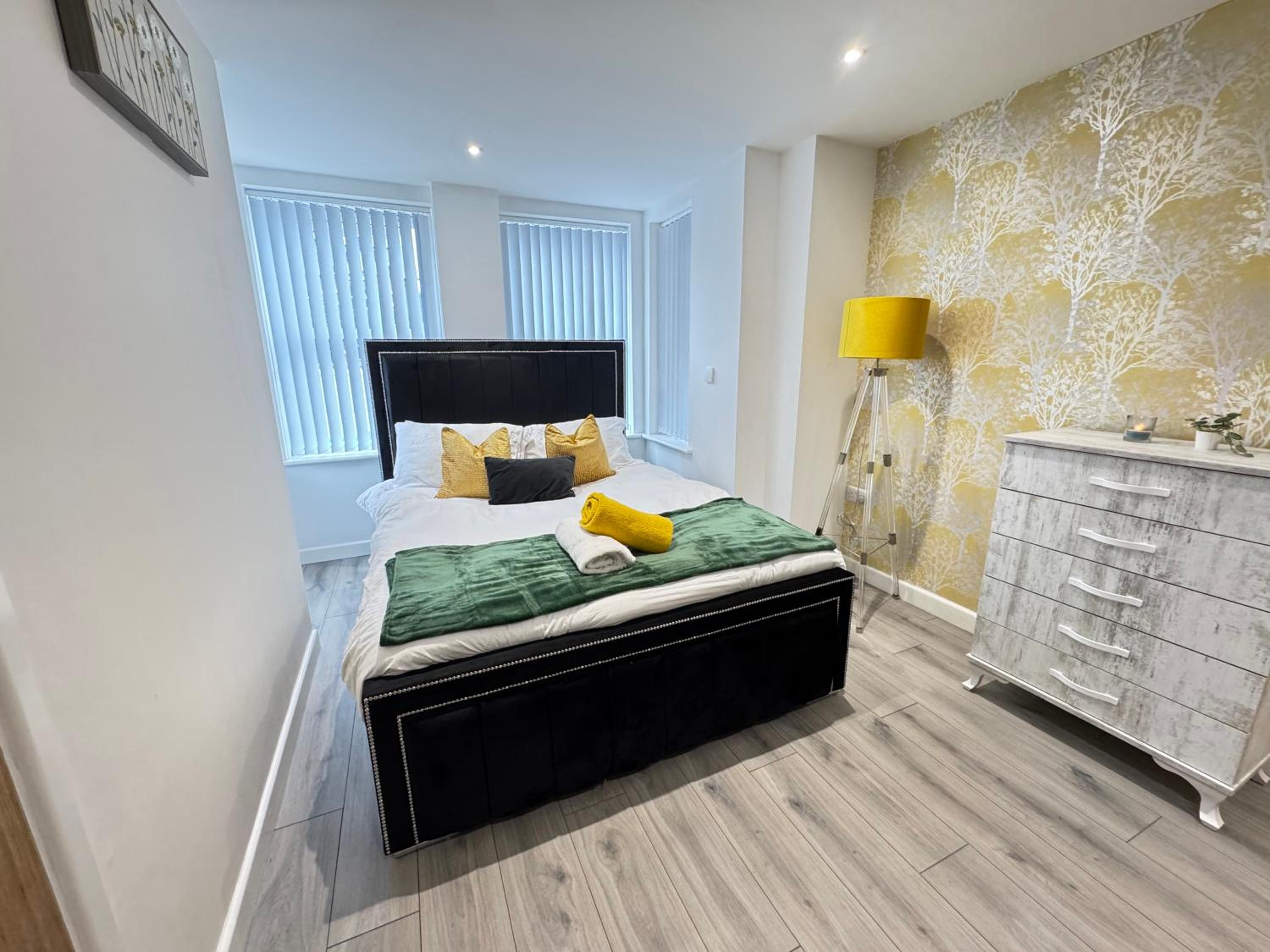 Oxford Vacations - The Phantom Apartment ideal for JR Churchill Manor Nuffield Hospitals Oxford B University 2023 built sleeps 5 people comfortably very modern 2 rooms 3 bathrooms 1 minute walk to John Radcliffe Hospital - Property Image 87