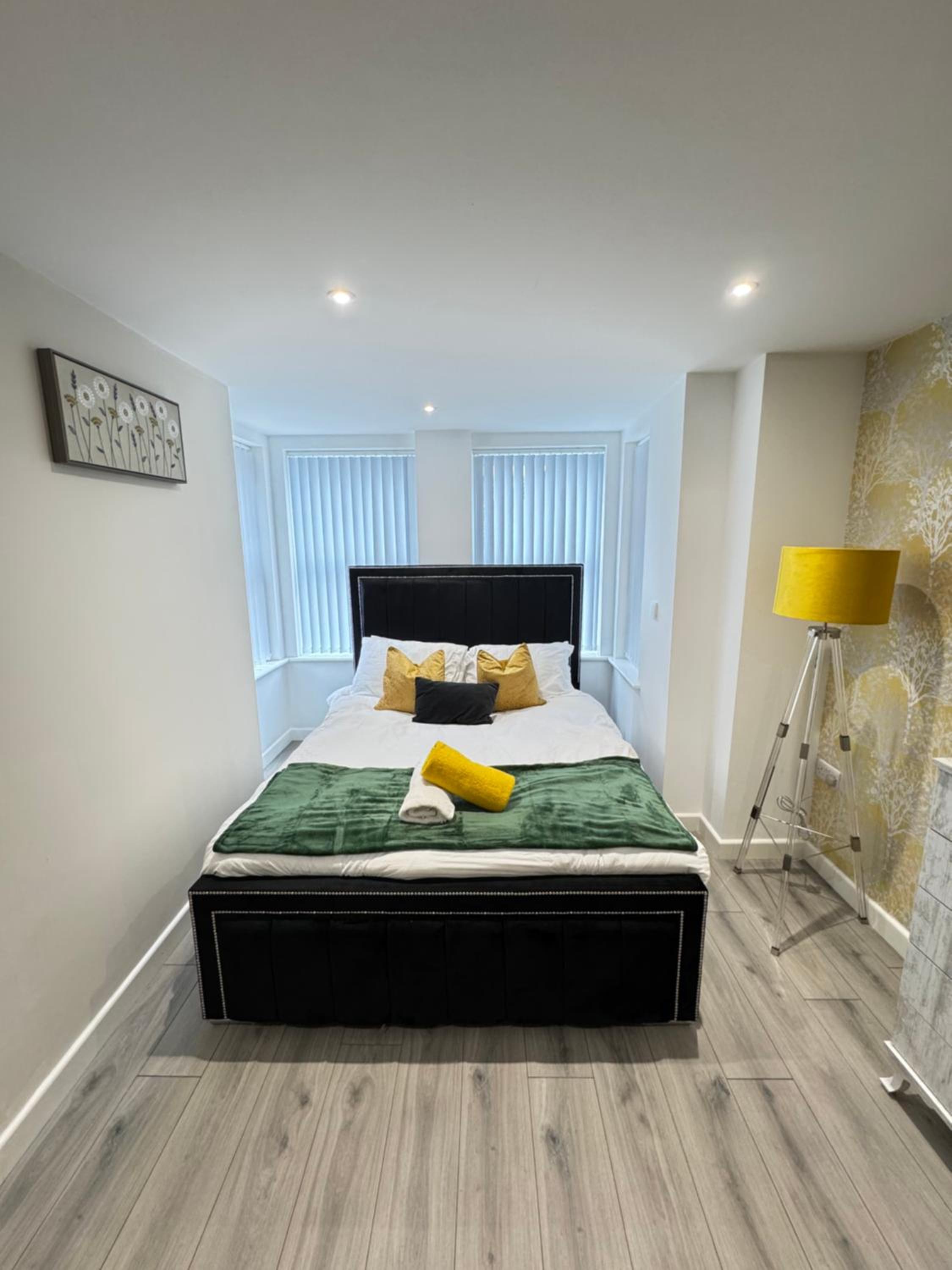 Oxford Vacations - The Phantom Apartment ideal for JR Churchill Manor Nuffield Hospitals Oxford B University 2023 built sleeps 5 people comfortably very modern 2 rooms 3 bathrooms 1 minute walk to John Radcliffe Hospital - Property Image 40