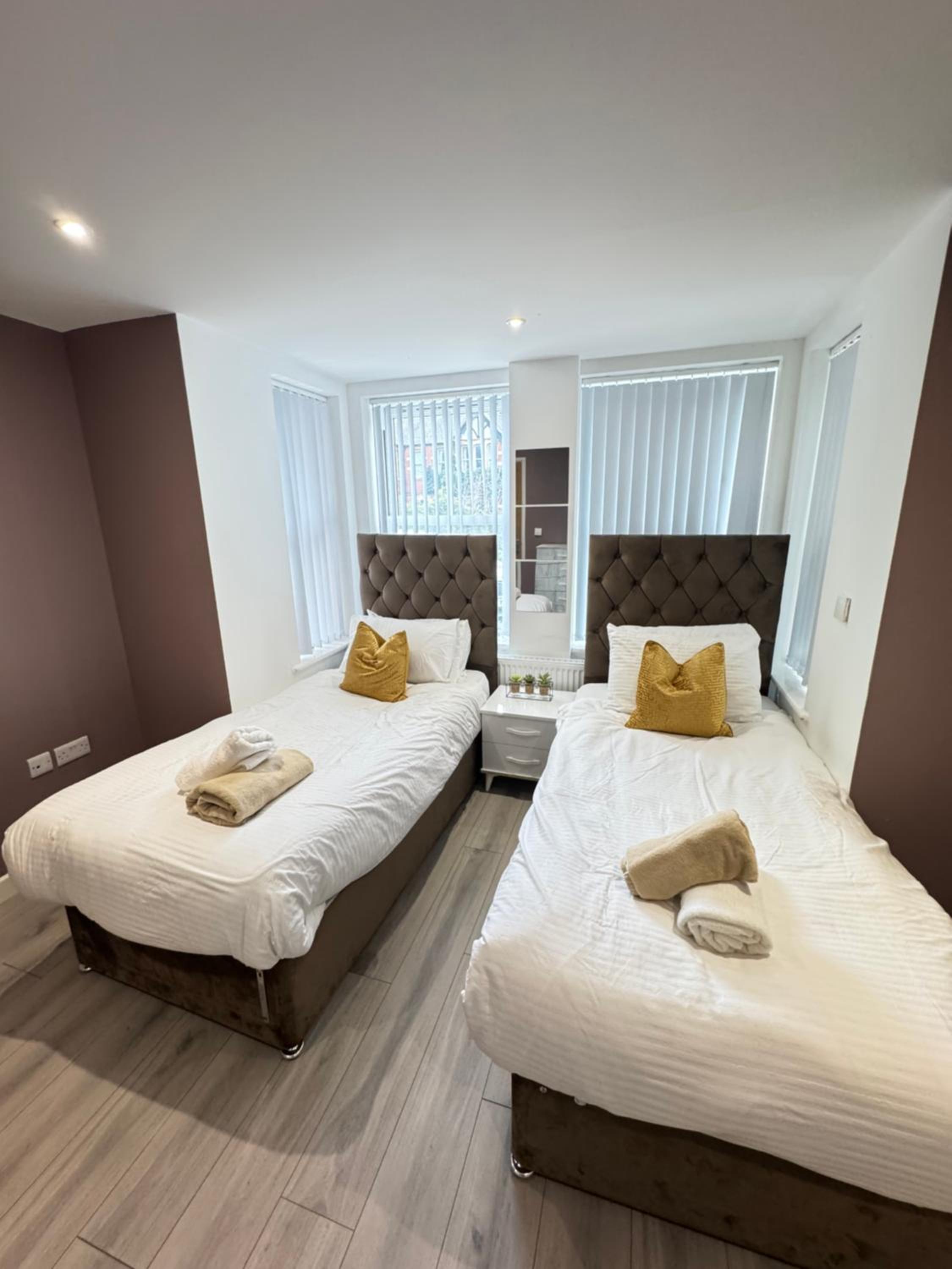 Oxford Vacations - The Phantom Apartment ideal for JR Churchill Manor Nuffield Hospitals Oxford B University 2023 built sleeps 5 people comfortably very modern 2 rooms 3 bathrooms 1 minute walk to John Radcliffe Hospital - Property Image 53