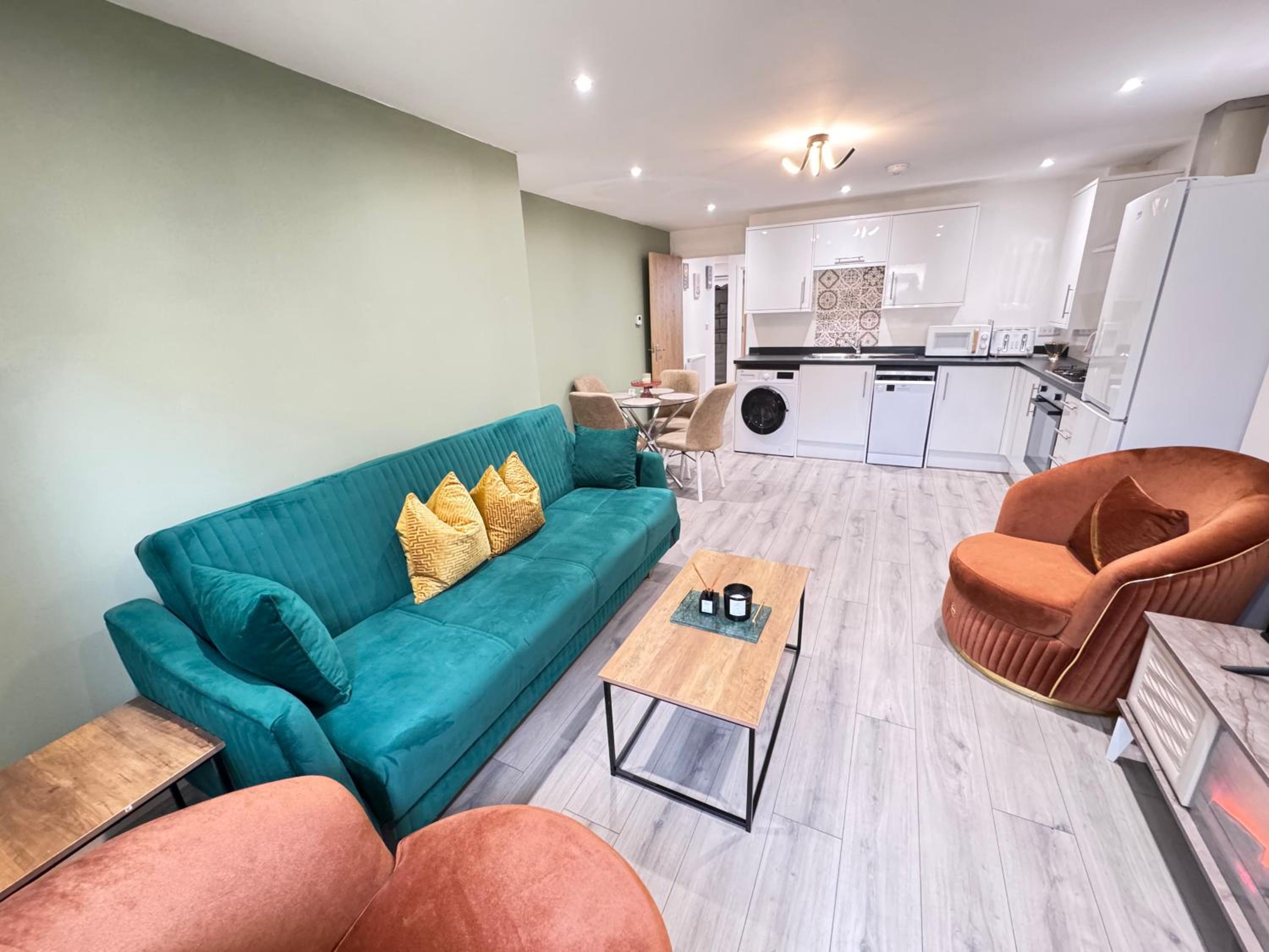 Oxford Vacations - The Phantom Apartment ideal for JR Churchill Manor Nuffield Hospitals Oxford B University 2023 built sleeps 5 people comfortably very modern 2 rooms 3 bathrooms 1 minute walk to John Radcliffe Hospital - Property Image 72