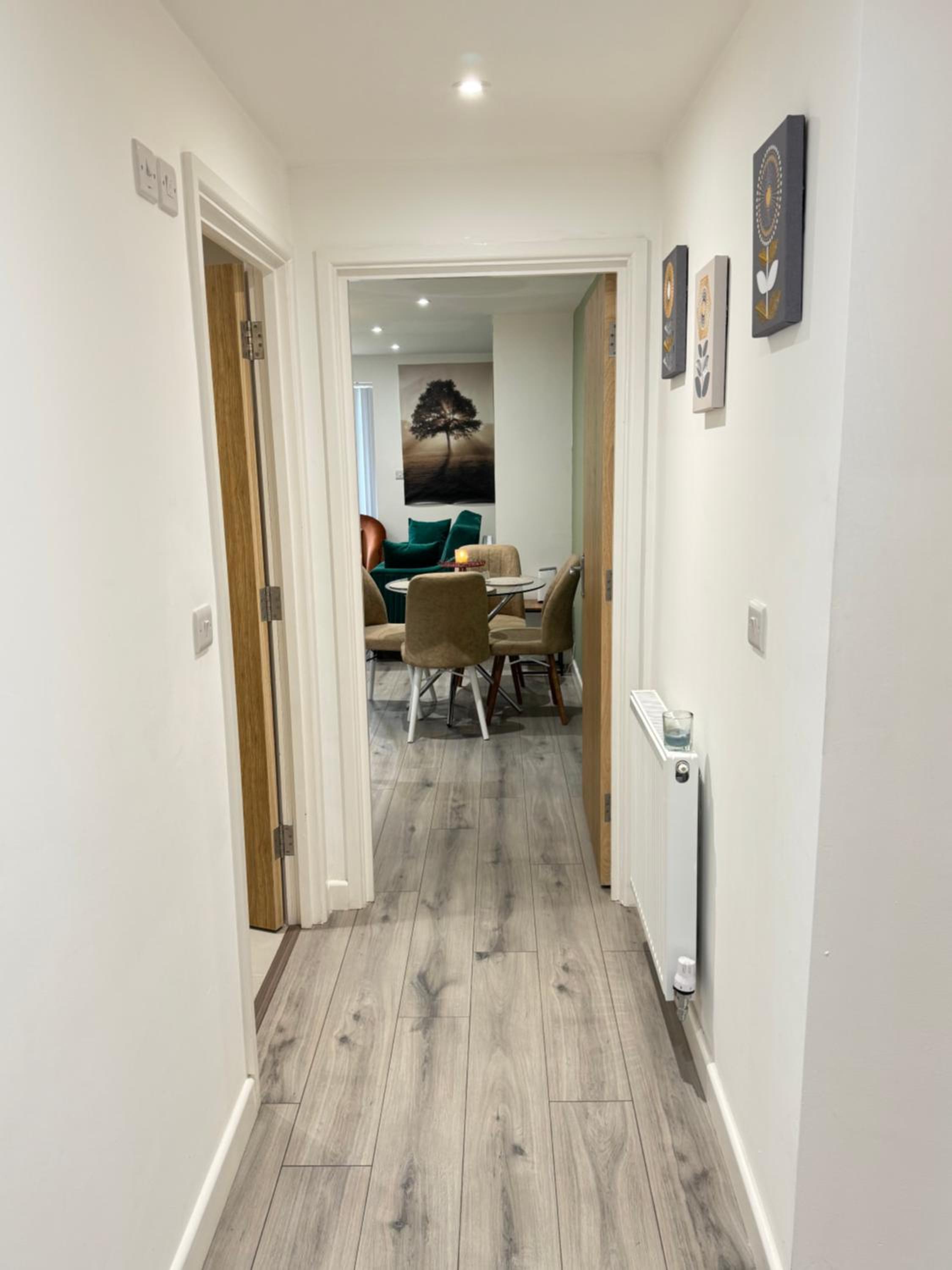 Oxford Vacations - The Phantom Apartment ideal for JR Churchill Manor Nuffield Hospitals Oxford B University 2023 built sleeps 5 people comfortably very modern 2 rooms 3 bathrooms 1 minute walk to John Radcliffe Hospital - Property Image 92