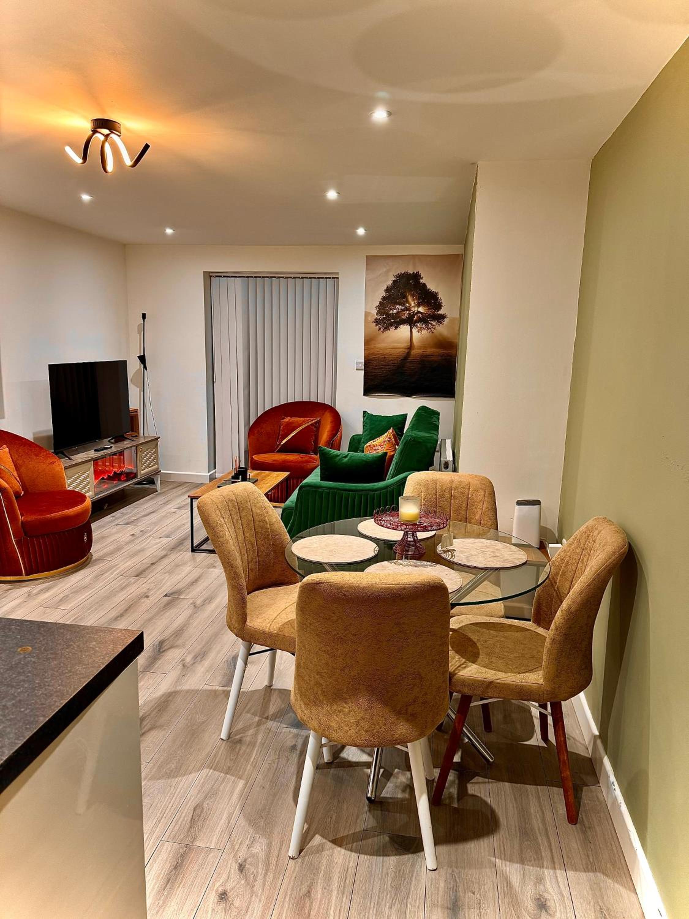Oxford Vacations - The Phantom Apartment ideal for JR Churchill Manor Nuffield Hospitals Oxford B University 2023 built sleeps 5 people comfortably very modern 2 rooms 3 bathrooms 1 minute walk to John Radcliffe Hospital - Property Image 103