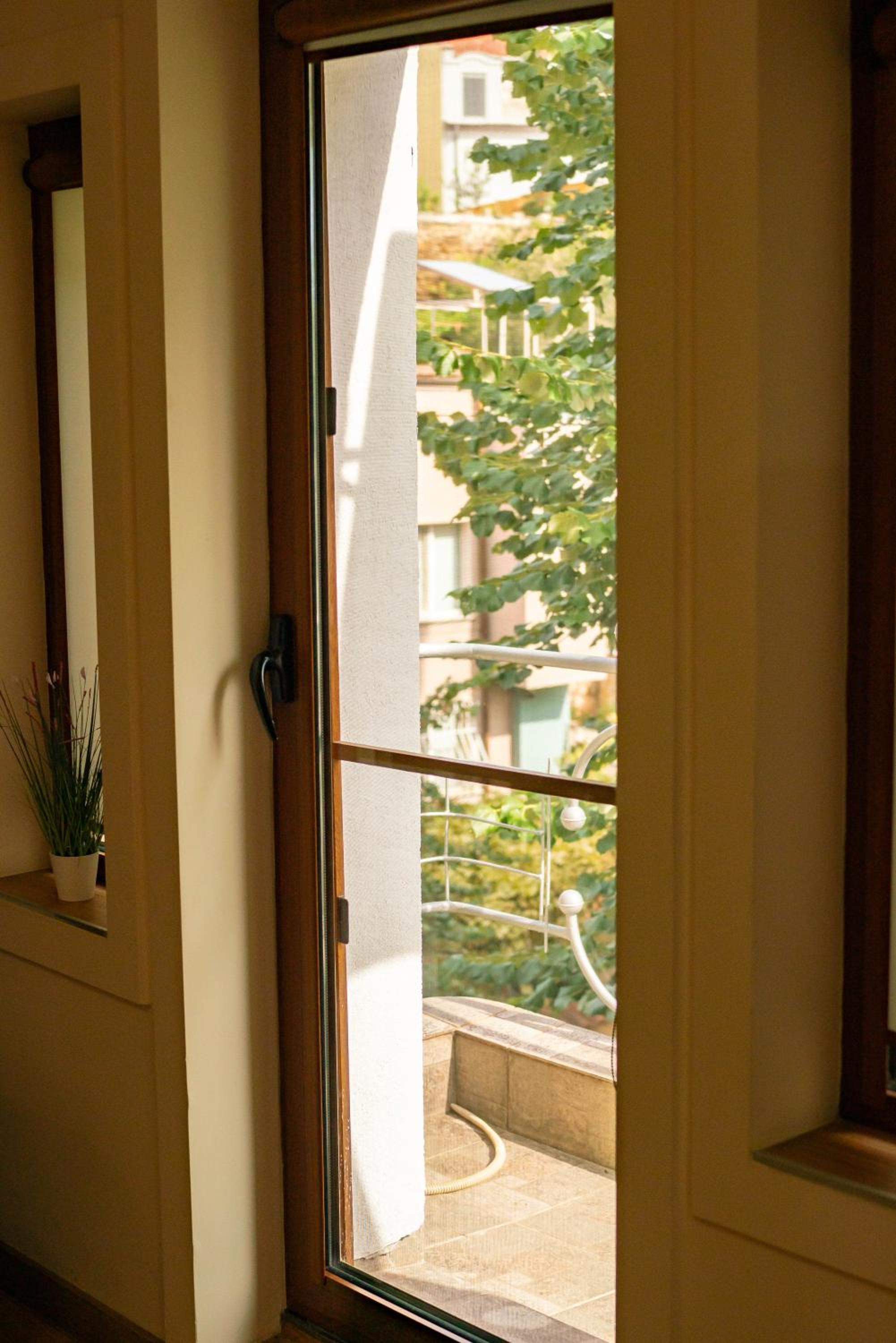 2-Bedroom Flat - Sunny Balcony