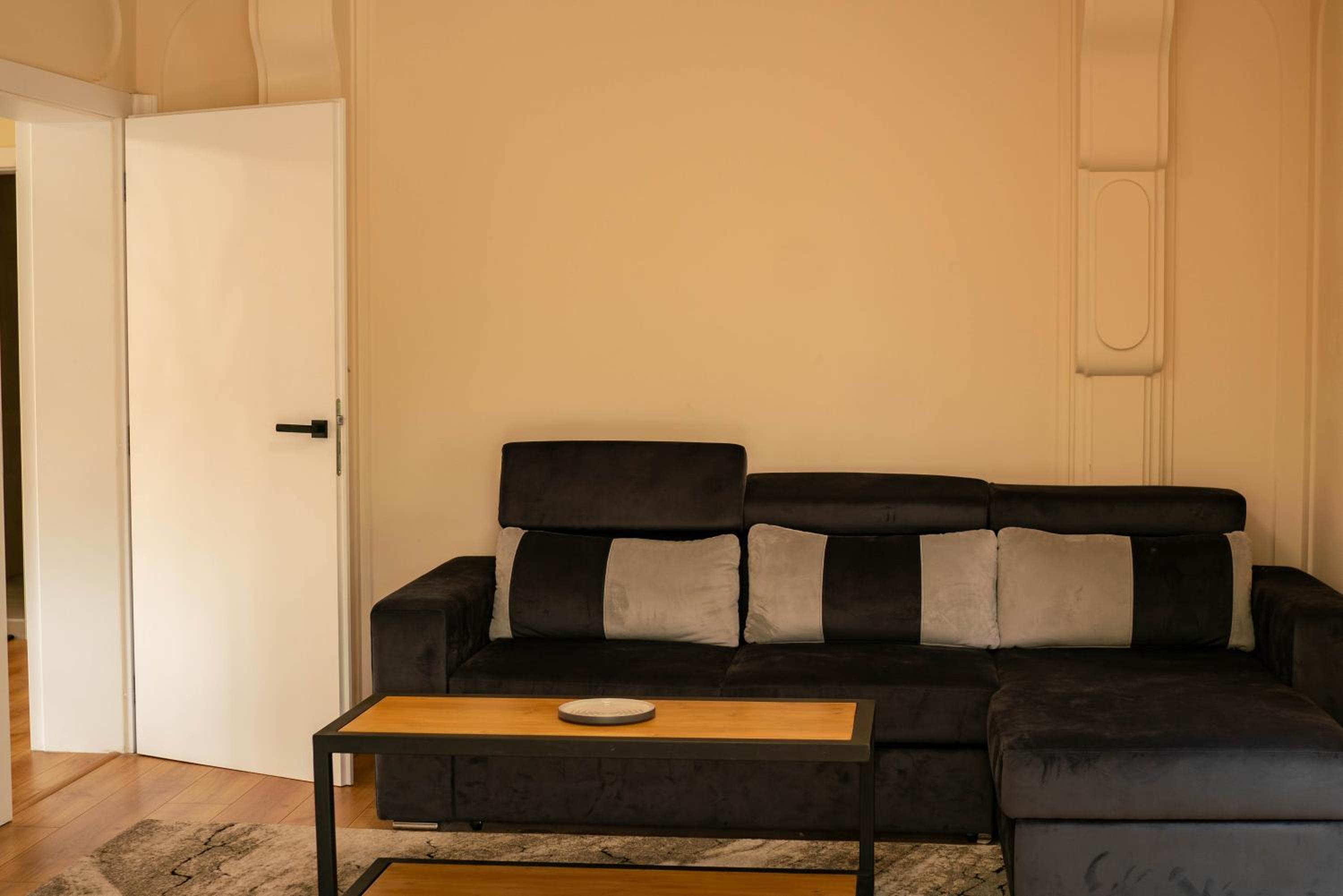 2-Bedroom Flat - Sunny Balcony
