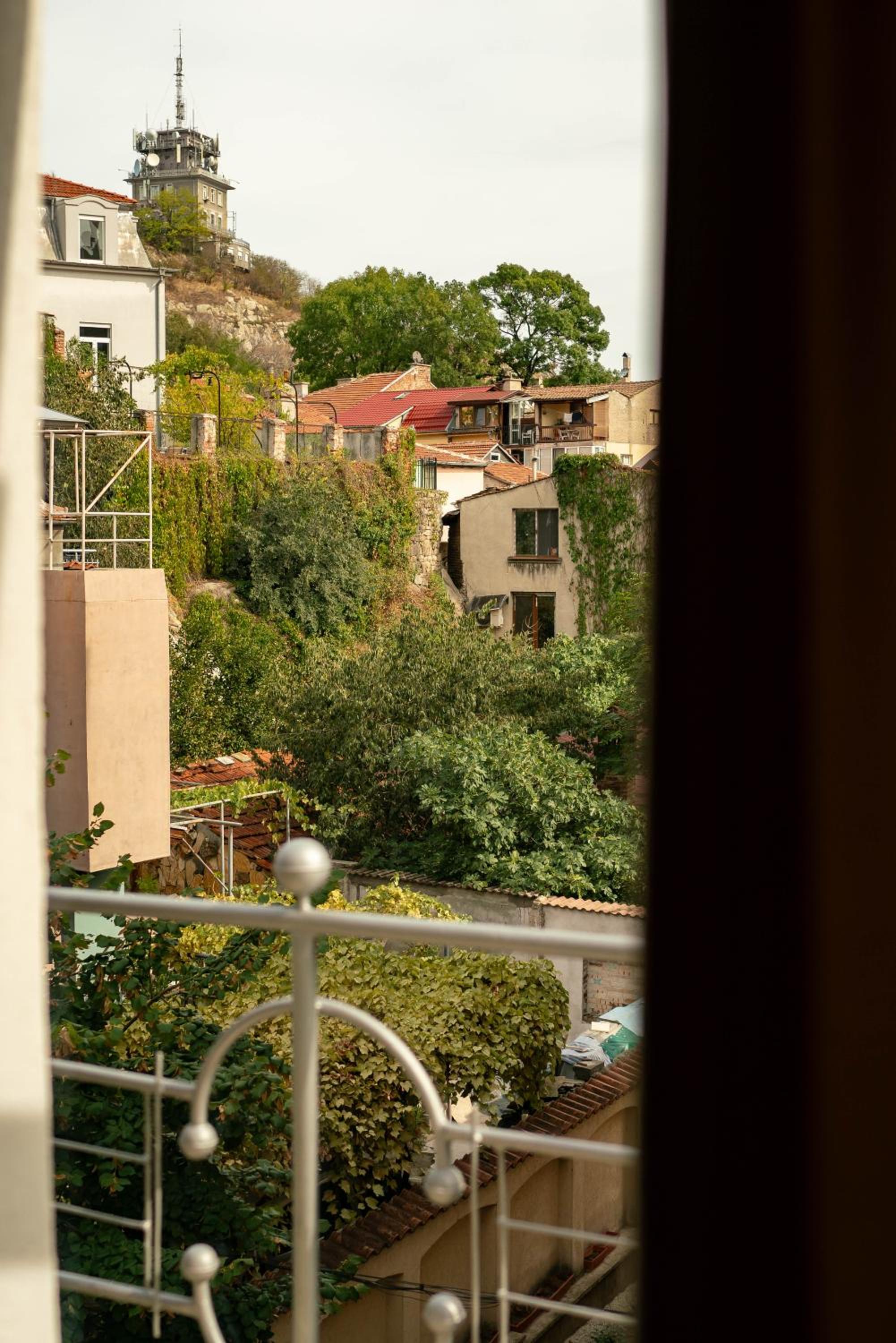 2-Bedroom Flat - Sunny Balcony