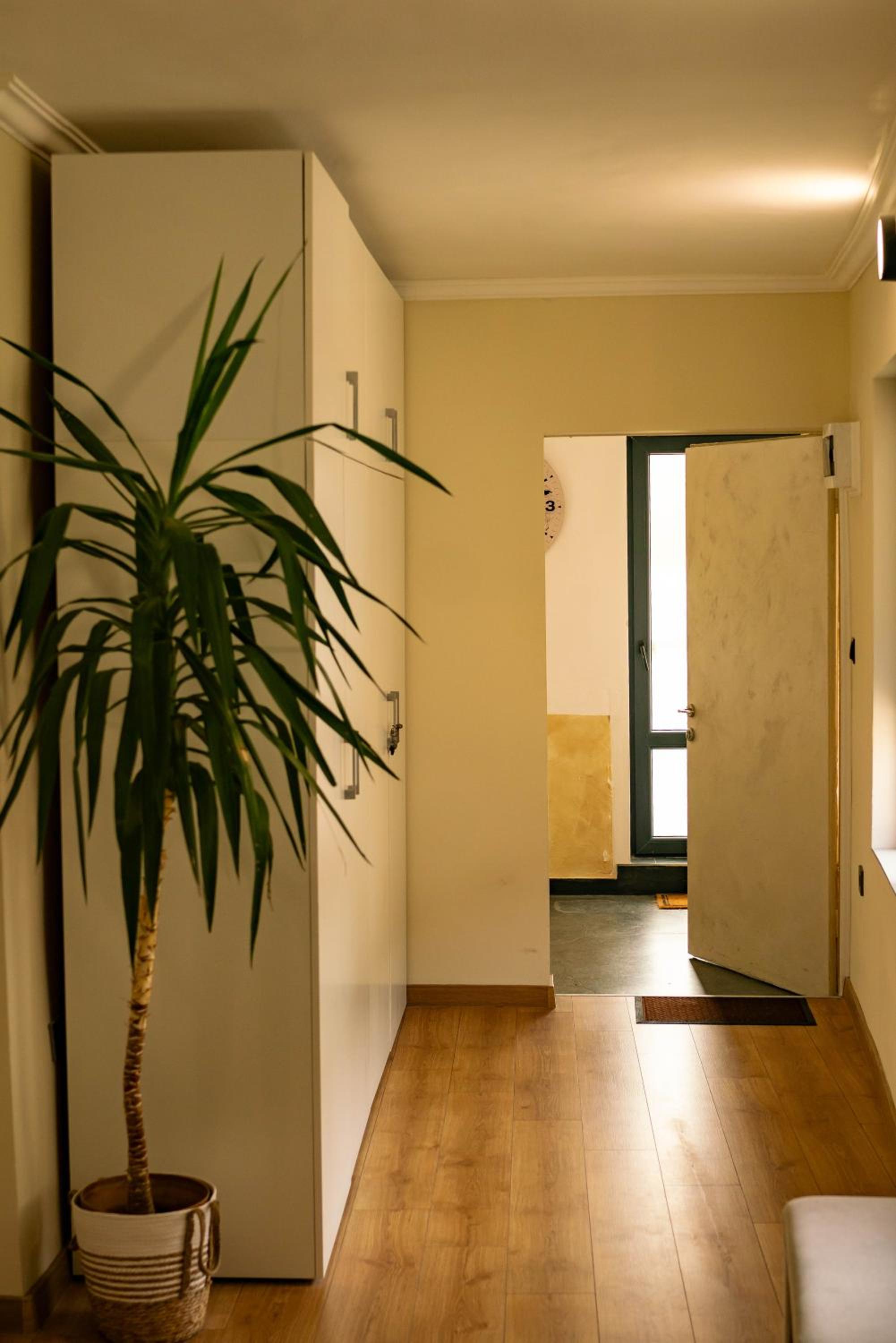 2-Bedroom Flat - Sunny Balcony