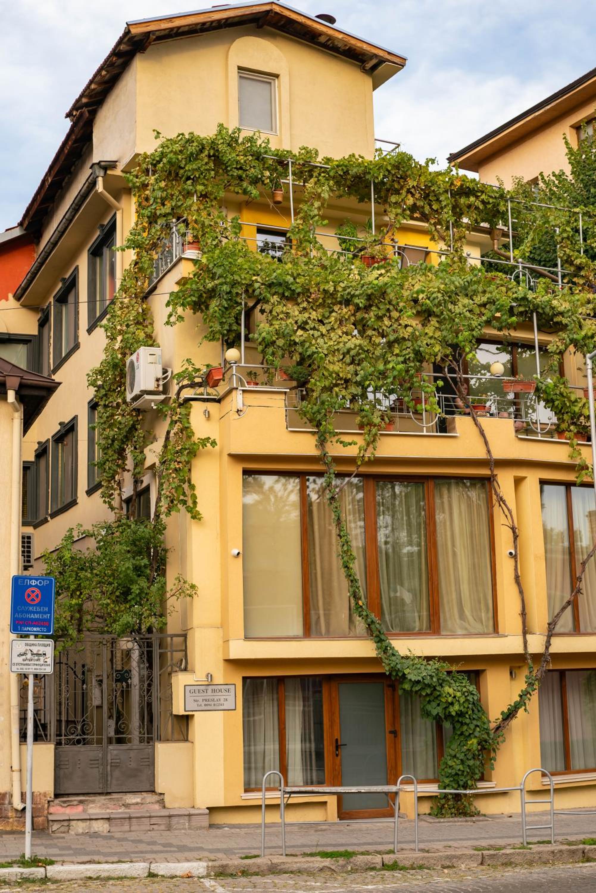 2-Bedroom Flat - Sunny Balcony