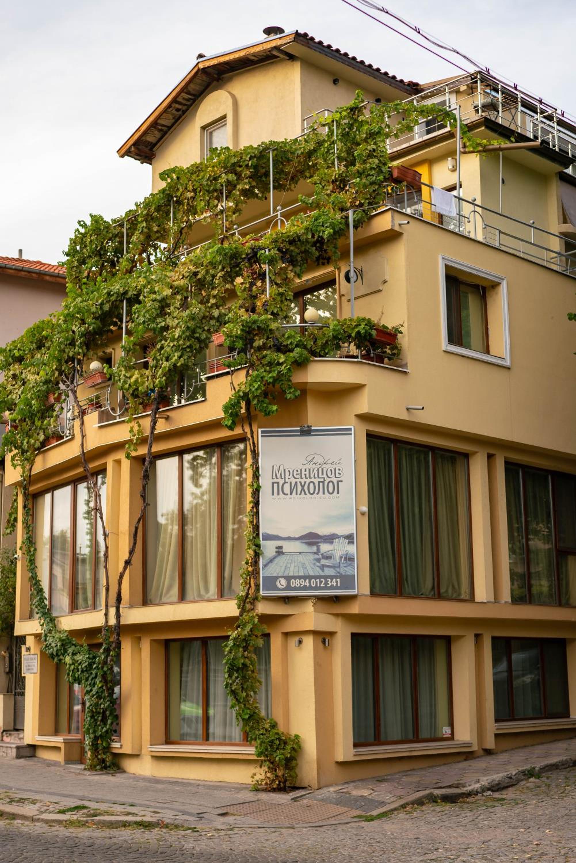 2-Bedroom Flat - Sunny Balcony