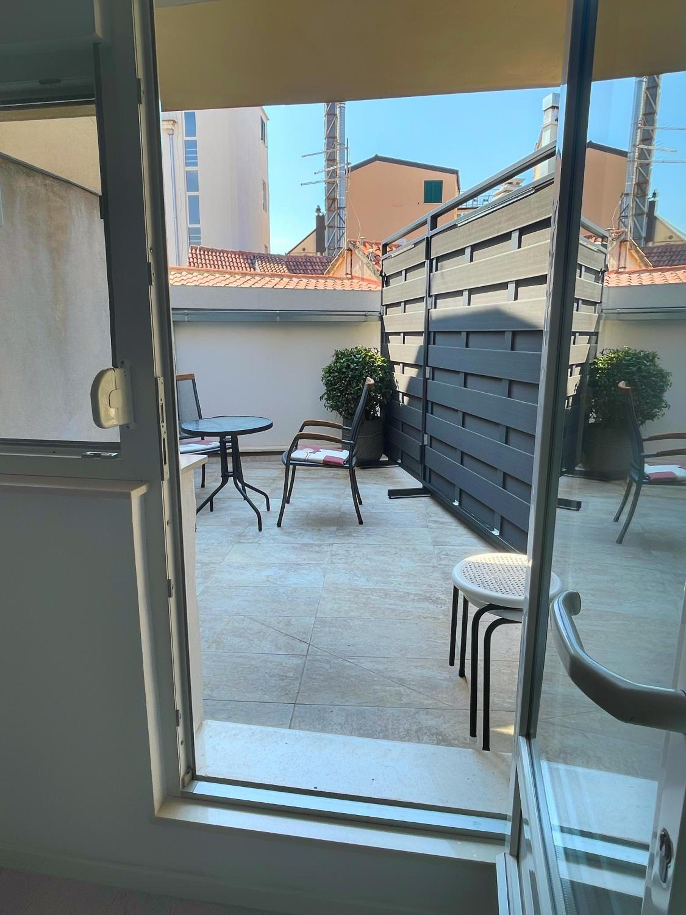 Rose Apartment