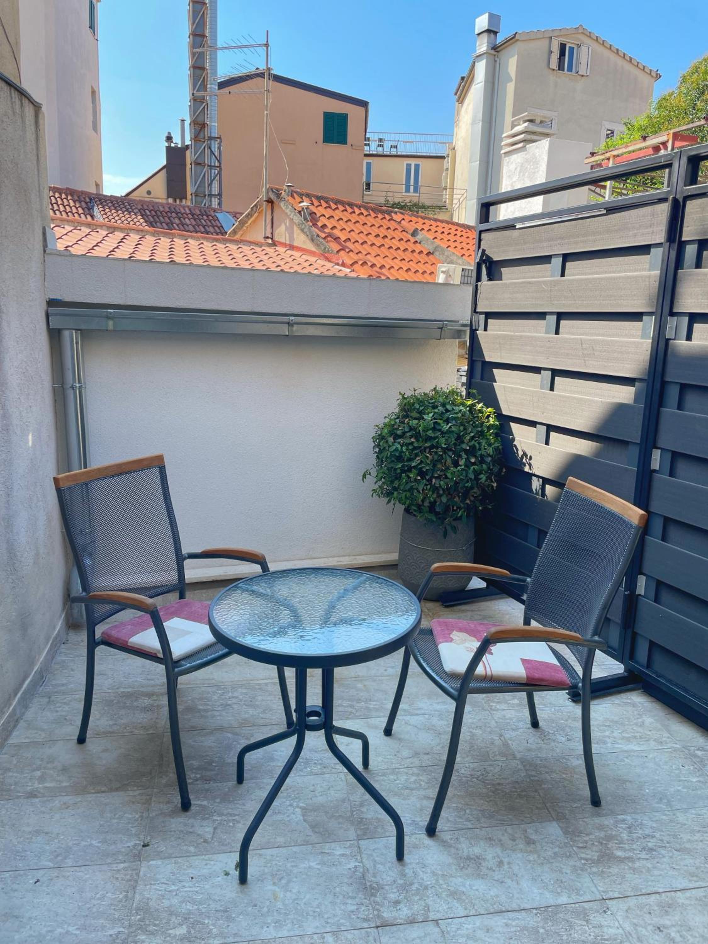 Rose Apartment