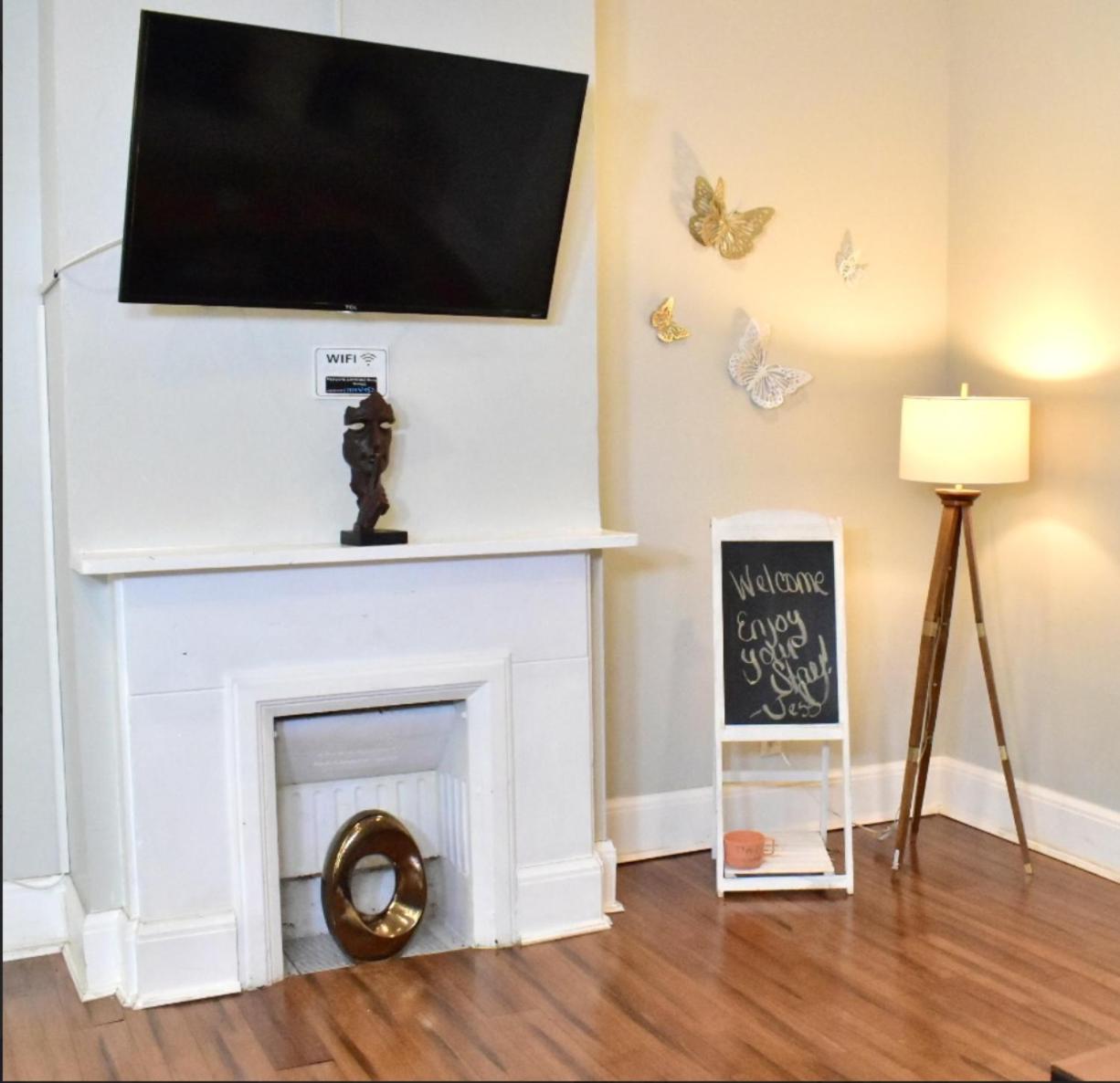 Expansive 8-Bedroom Entire Home view 4