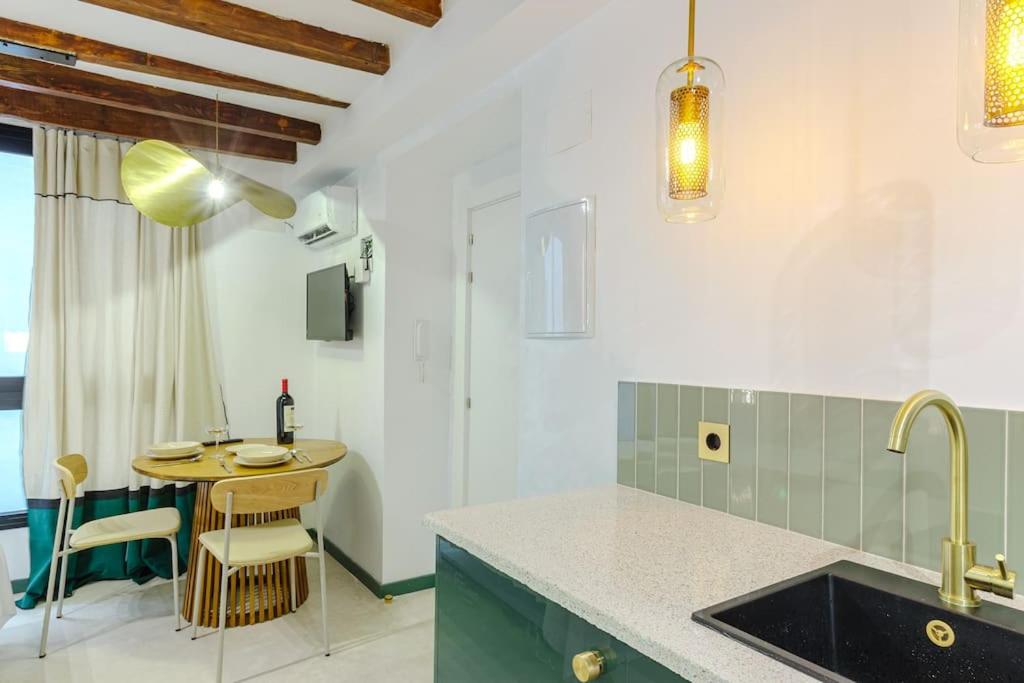 Refined and practical studio in historic center of Alicante