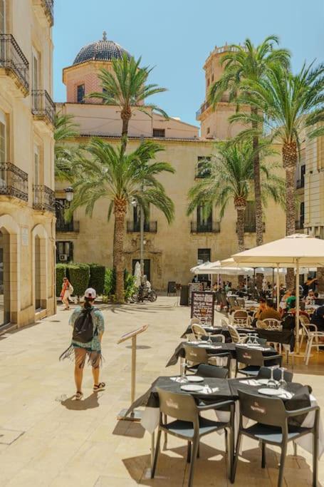 Refined and practical studio in historic center of Alicante