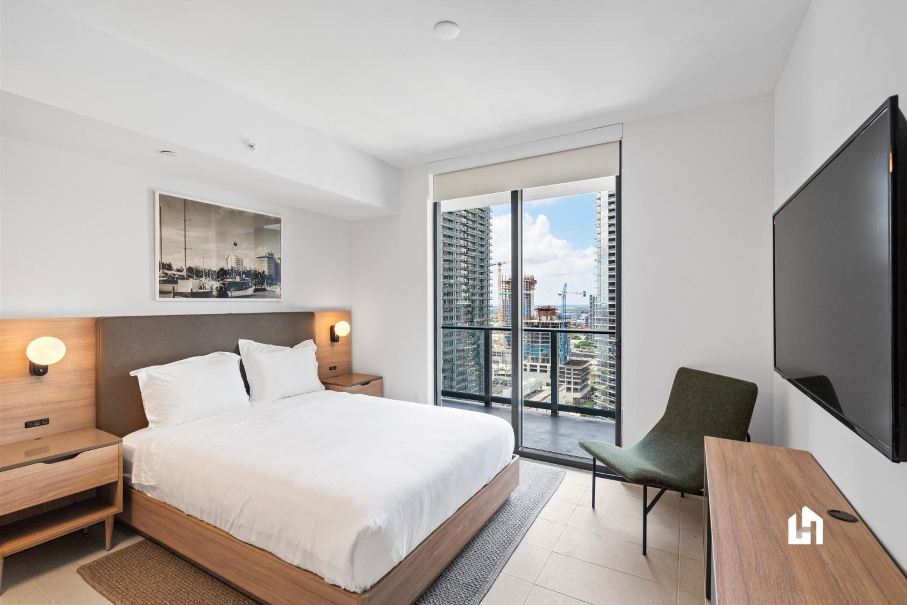 Stylish Apartments with Partial Ocean Views in Downtown!