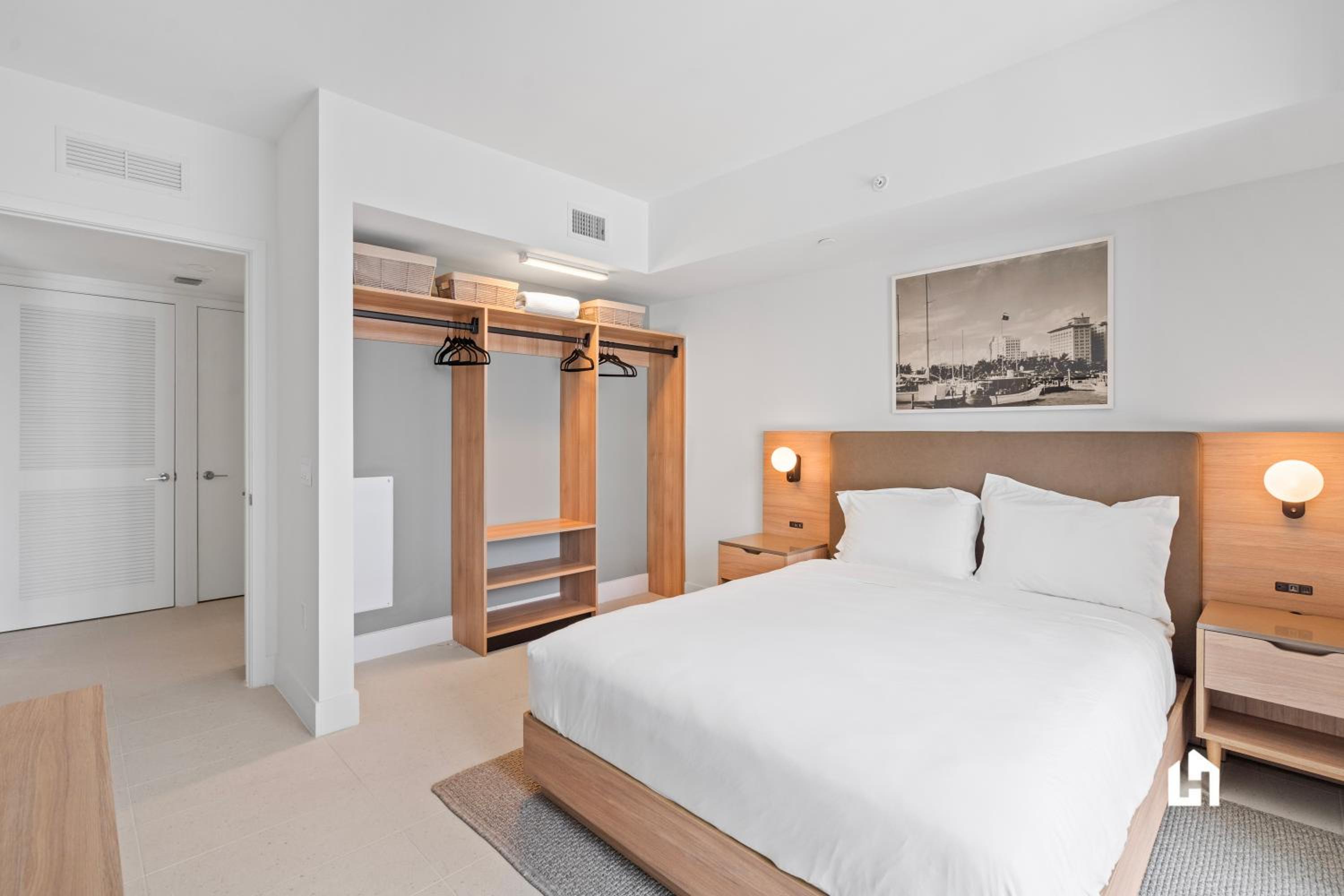 Stylish Apartments with Partial Ocean Views in Downtown!