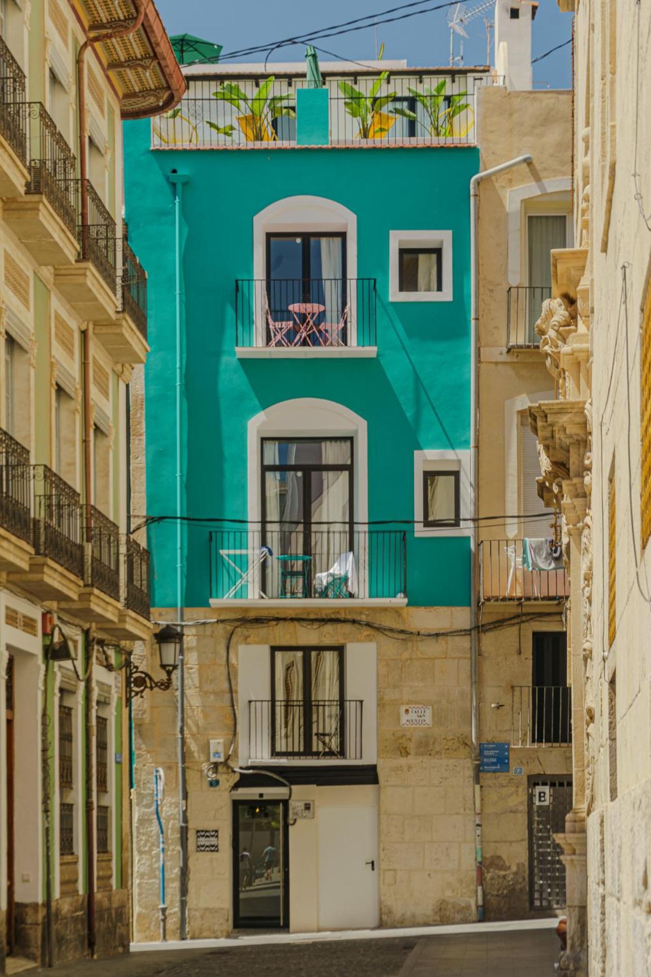 Refined and practical studio in historic center of Alicante