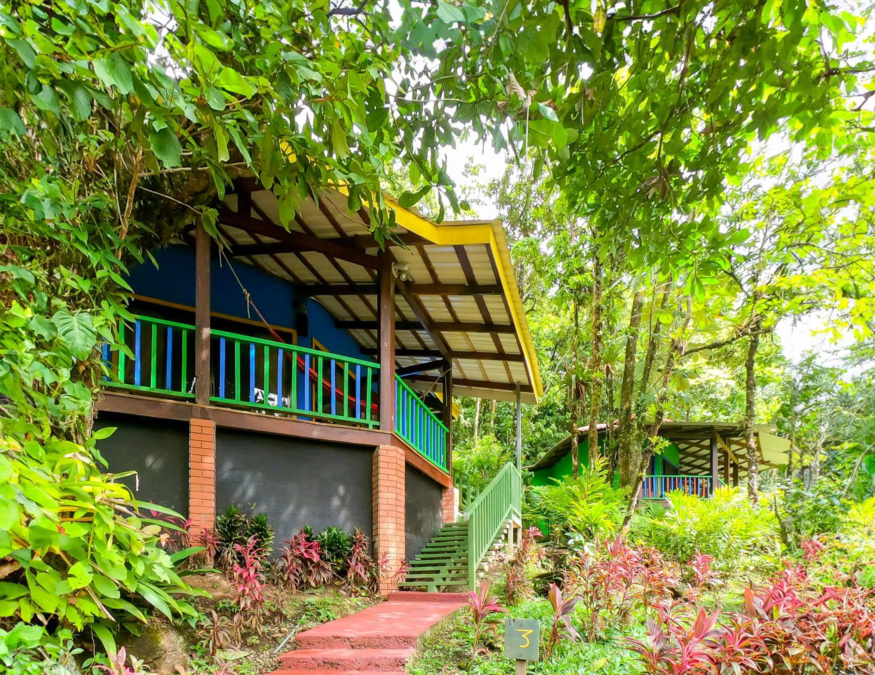 Hotel y Puentes Colgantes Heliconias Rainforest Lodge