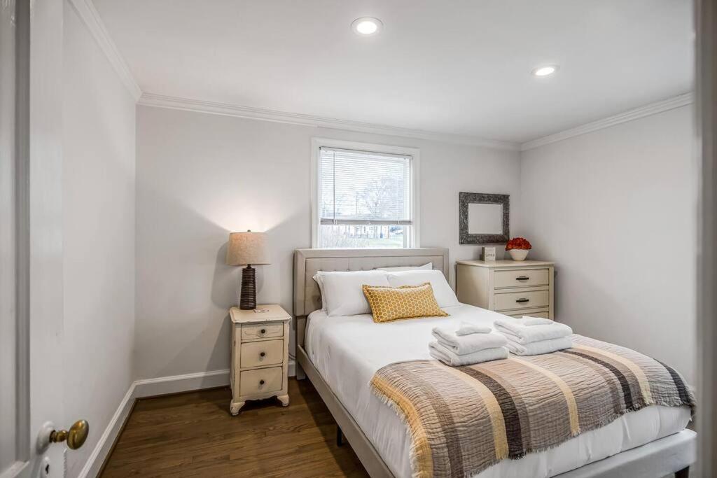 Charming Spacious Home - 10 mins to Downtown! view 3