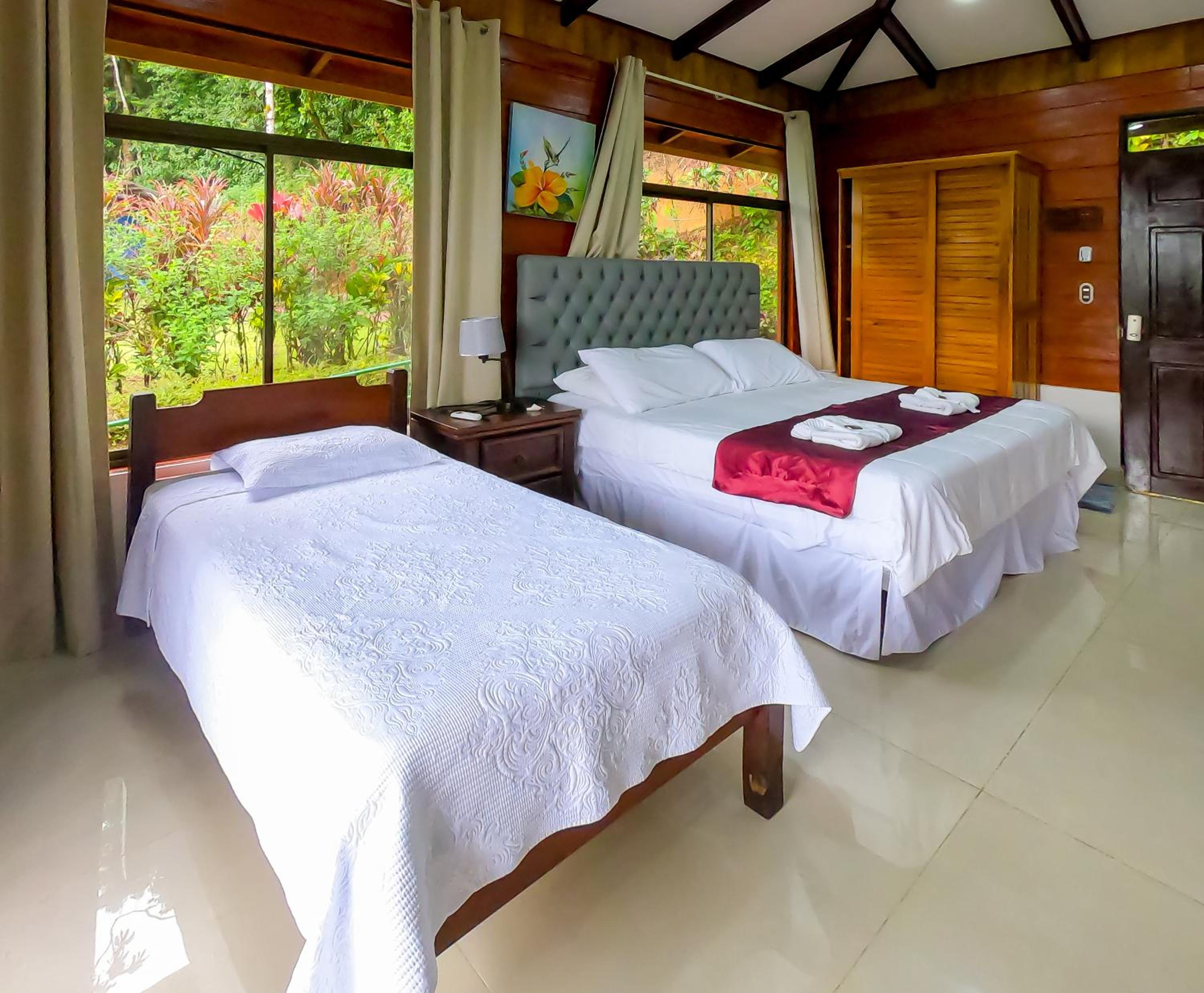 Hotel y Puentes Colgantes Heliconias Rainforest Lodge