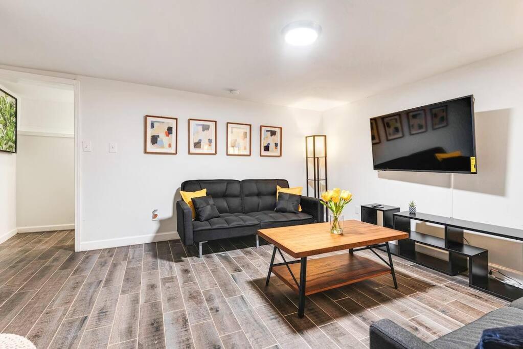 World Cup-Pool-Sleeps 10-Airport-Stadium view 4