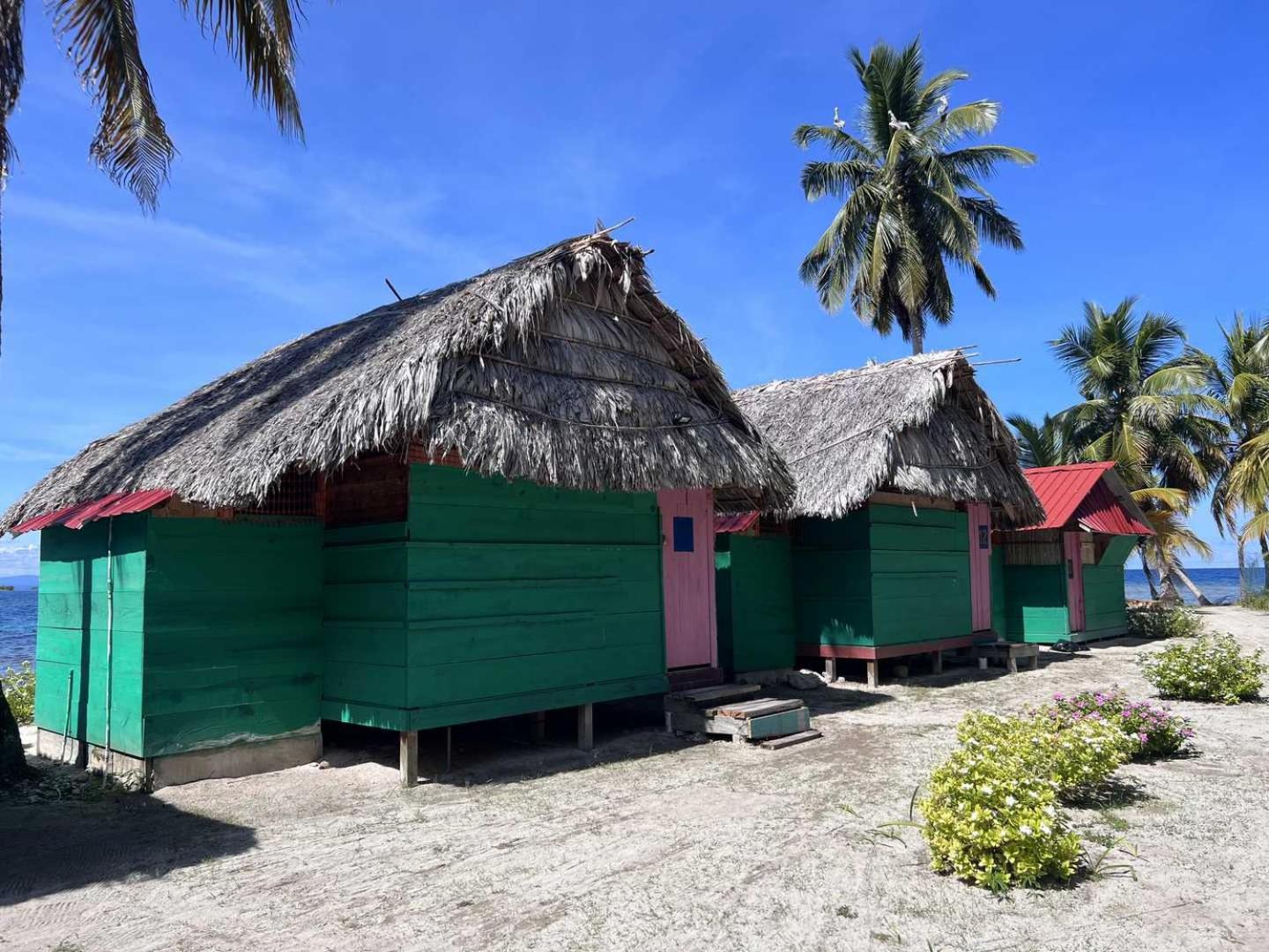 Guna Yala alojamiento frente al mar Niadub